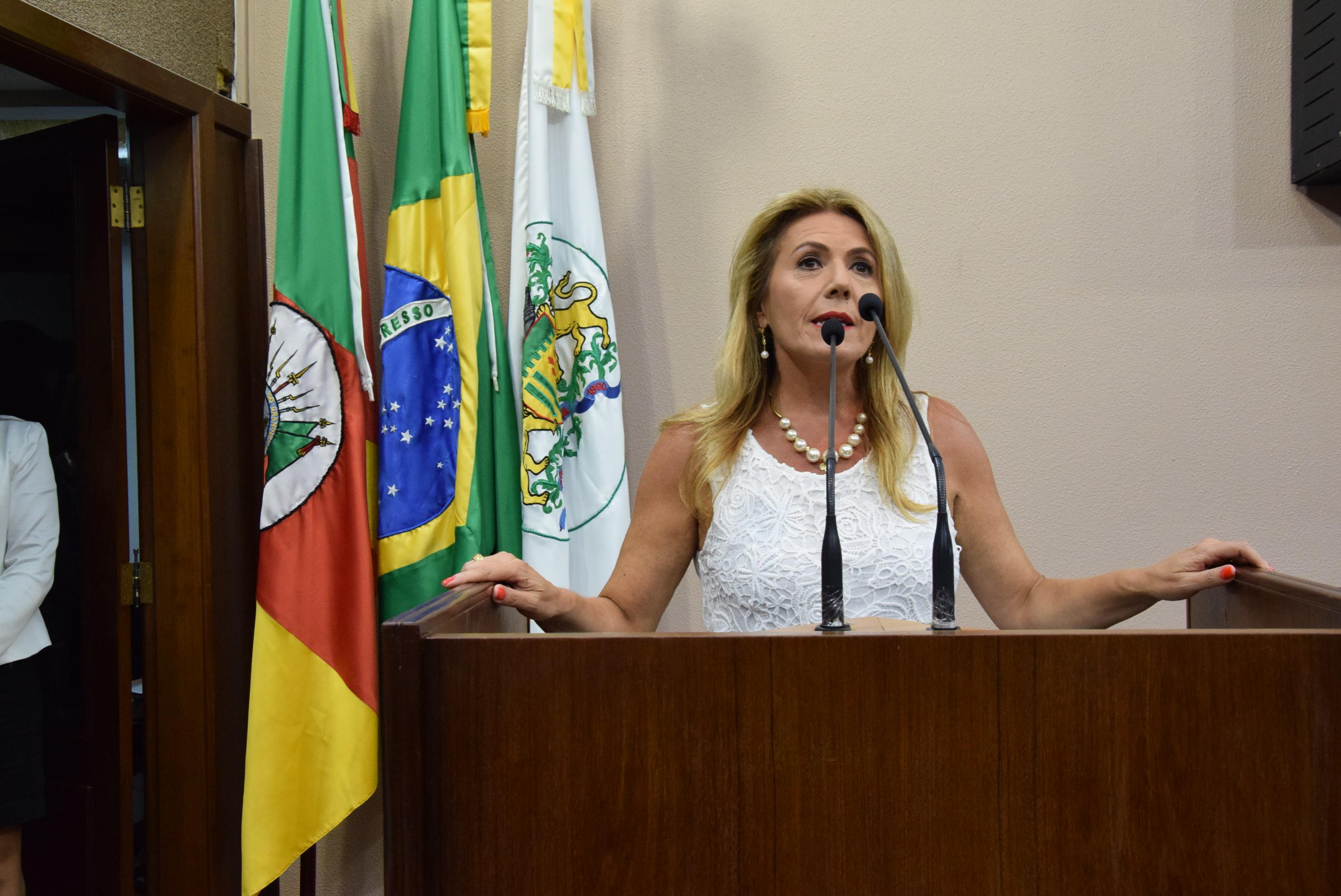 Paula Ioris parabeniza ações do Conselho da Comunidade de Caxias do Sul