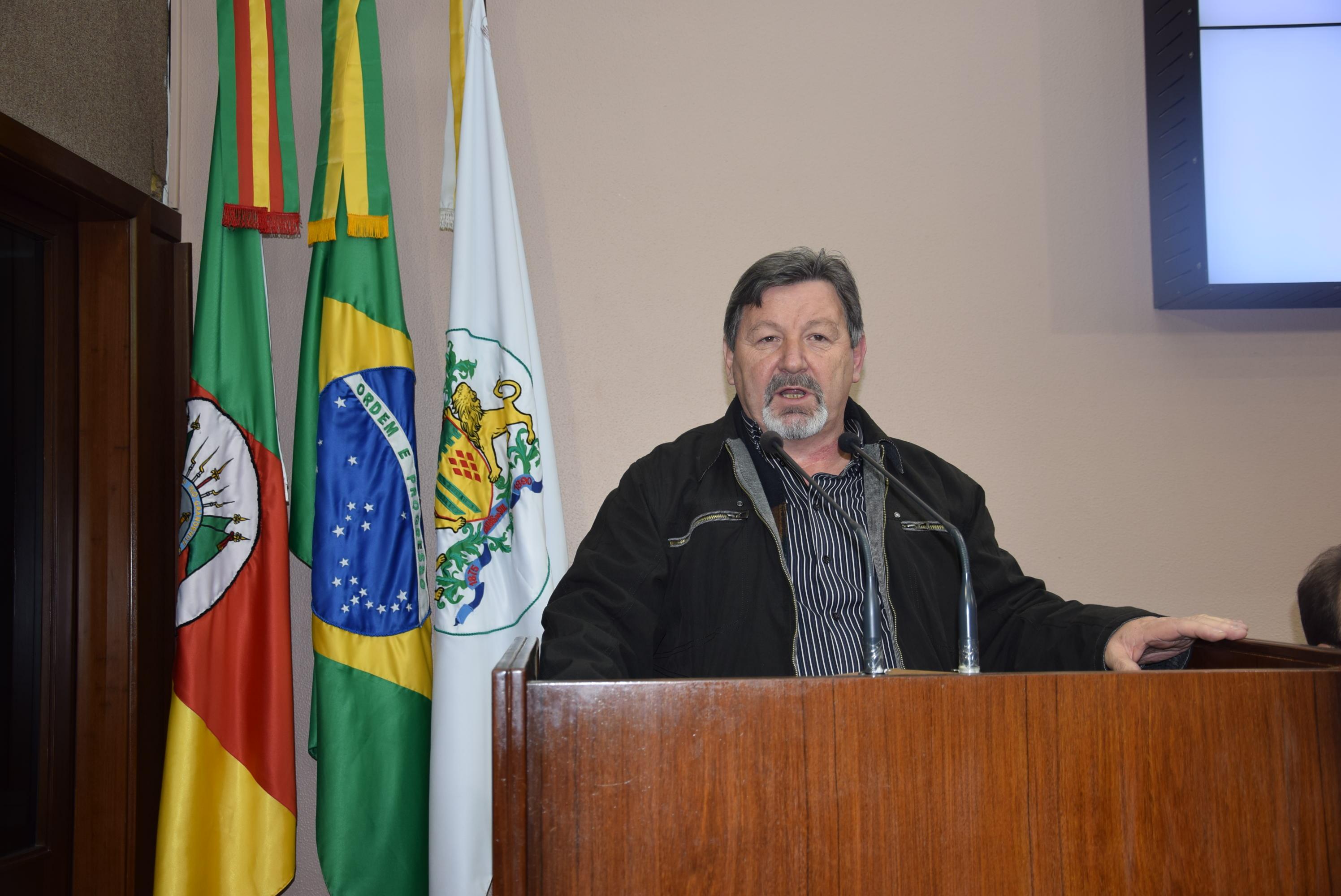 Leia mais sobre Edio Elói Frizzo critica postura do vereador Guila Sebben em relação ao projeto Escola Sem Partido