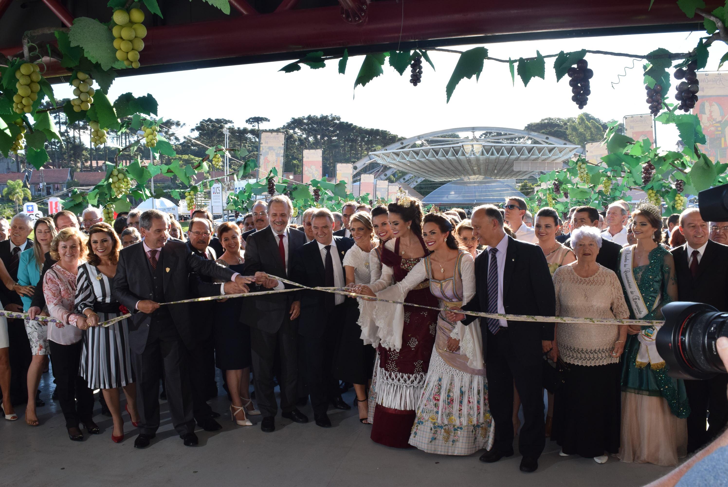 Presidente da Câmara participa da abertura da 31ª Festa Nacional da Uva de Caxias do Sul
