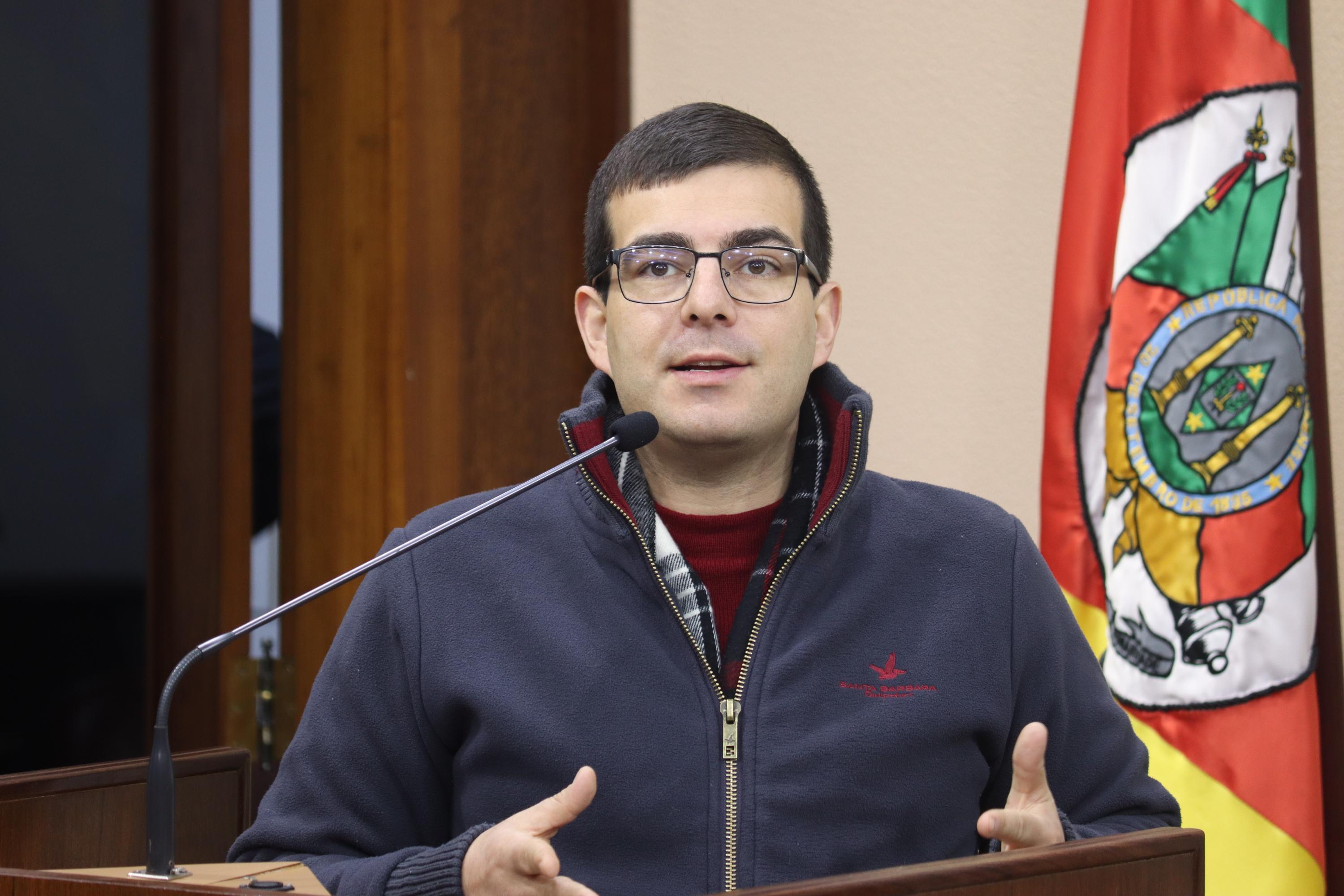 Vereador Rafael Bueno cobra recursos para a castração de cães no município