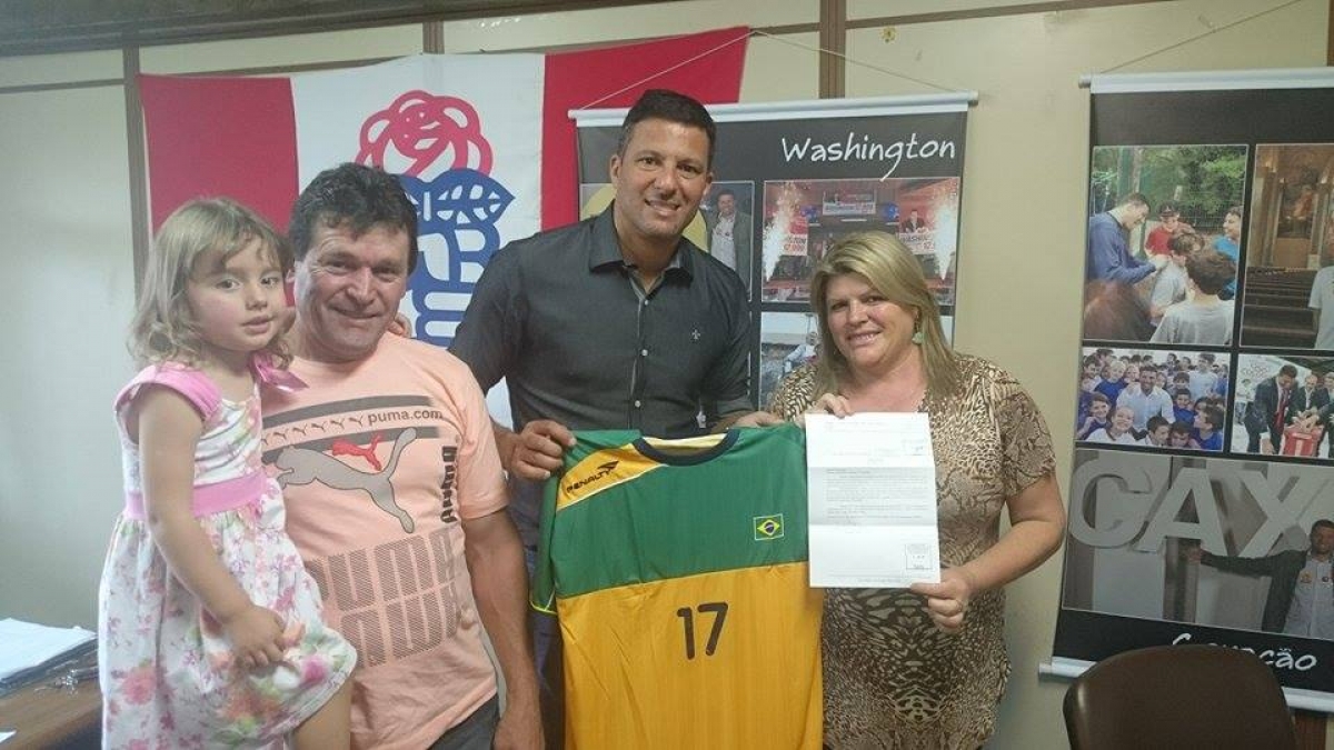Vereador Washington recebe família do atleta caxiense Alexandro Pozzer, o Tchê, da Seleção Brasileira de Handebol Masculino