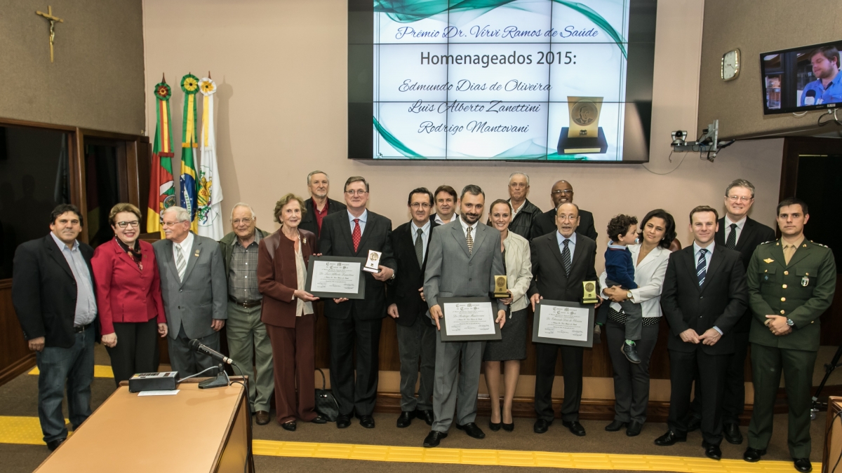 Legislativo homenageia médicos com o Prêmio Dr. Virvi Ramos de Saúde