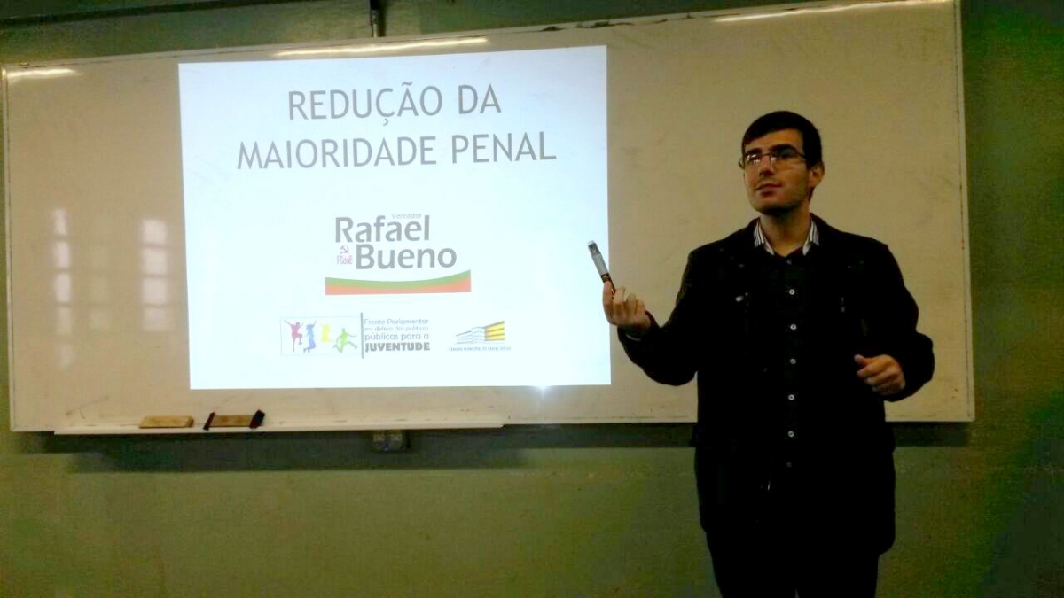 Vereador Rafael Bueno palestra na Escola Estadual Alexandre Zattera
