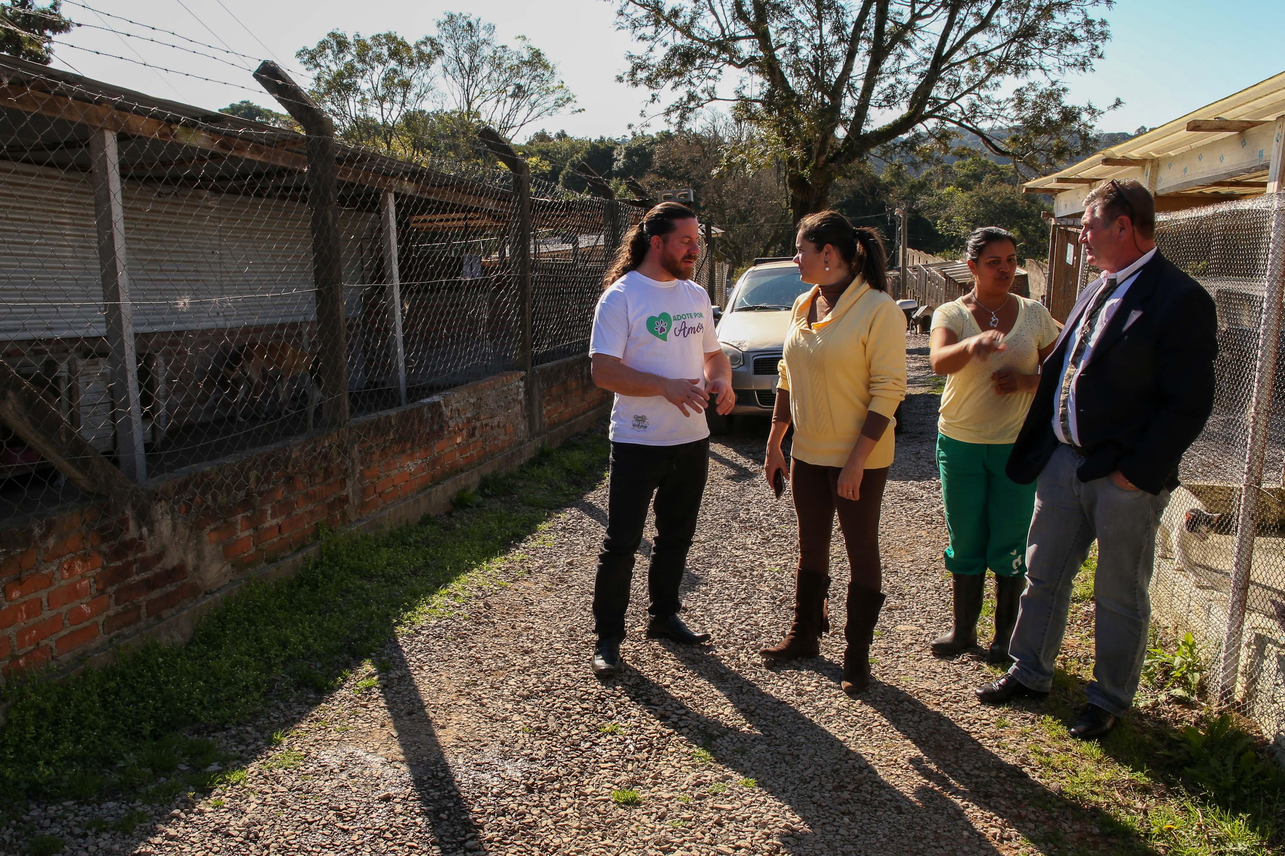 Renato Nunes visita o Canil Municipal