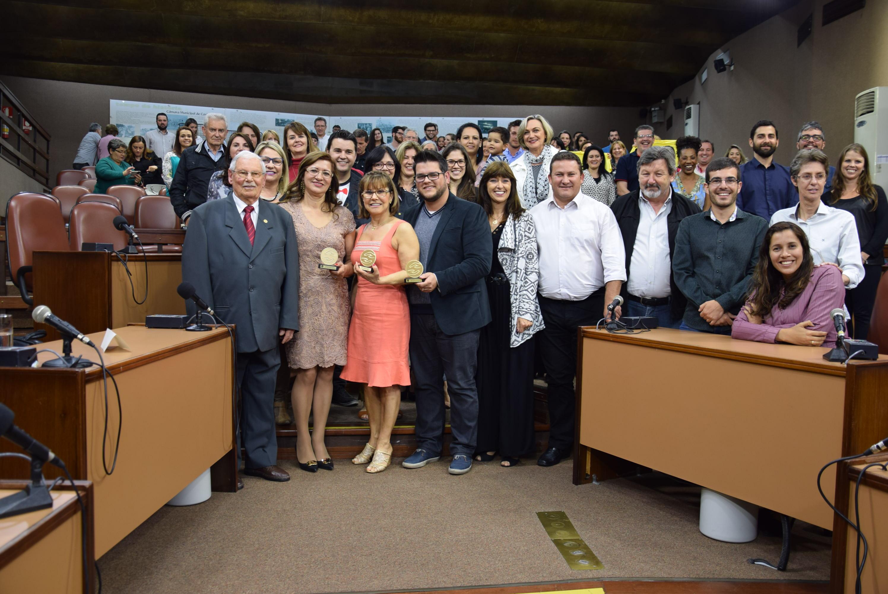 Leia mais sobre Câmara Municipal concede o Prêmio Servidor Público Cidadão 2016 a três personalidades