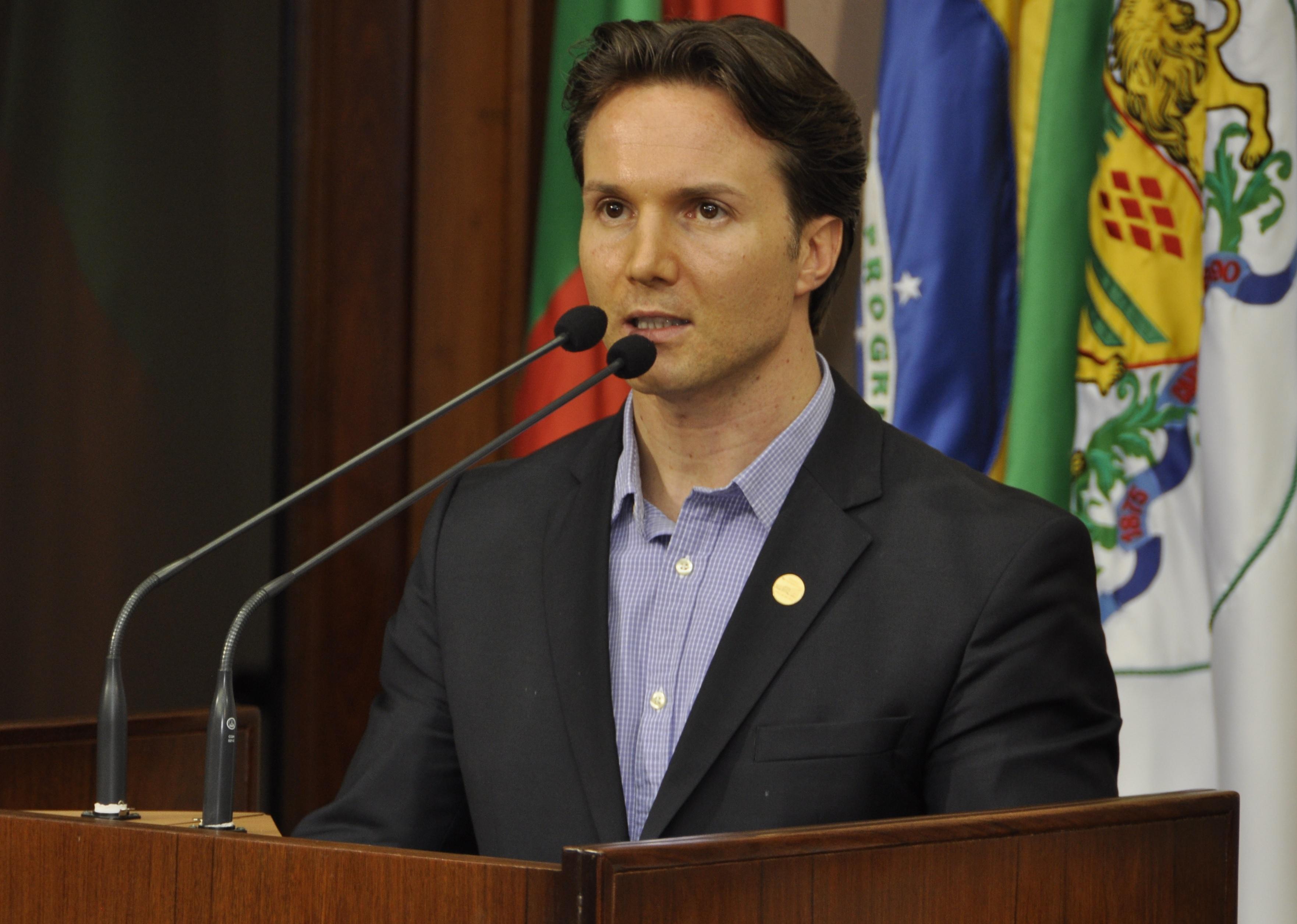Daniel Guerra vota contra o aumento do salário dos vereadores 