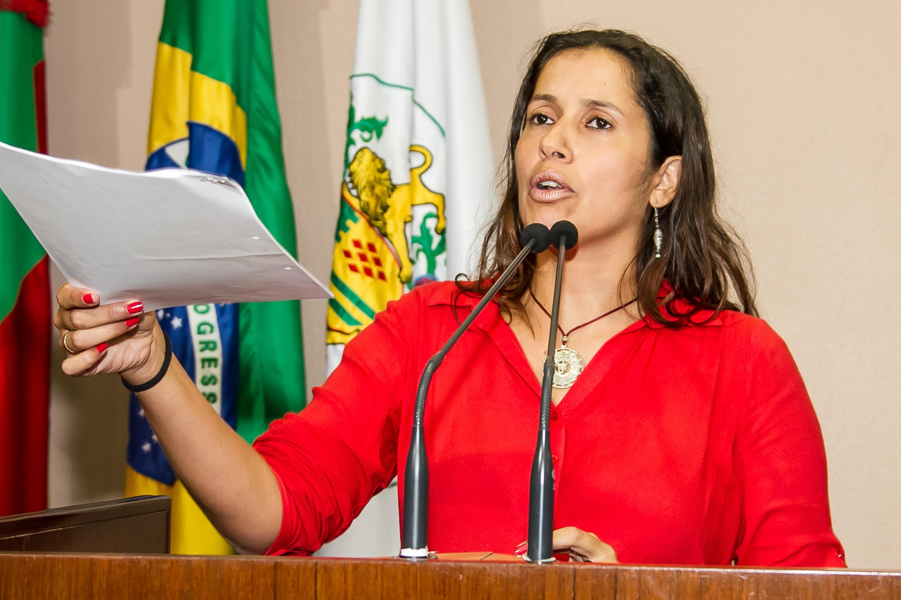 Leia mais sobre Denise Pessôa denuncia dificuldades de professores da rede municipal com casos de indisciplina de alunos