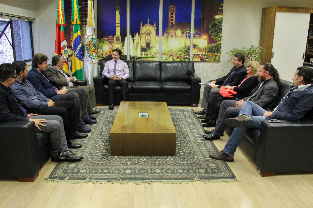 Renato Nunes participa de visita com o prefeito e pastores da cidade 