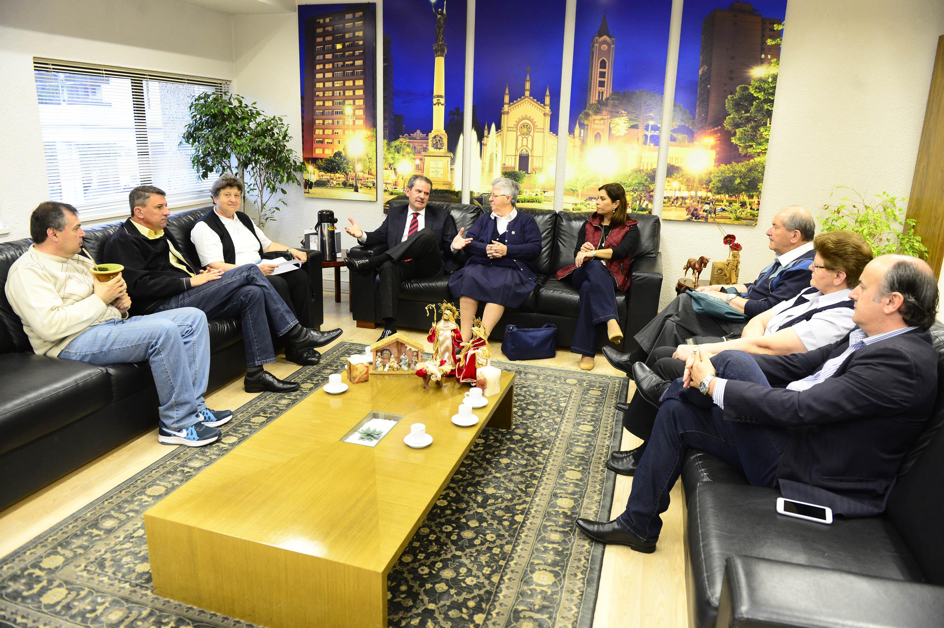 Vereador Gustavo Toigo participa de reunião no gabinete do prefeito