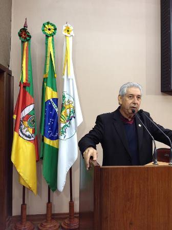 Adelino Teles discursa sobre a dívida gaúcha com a União