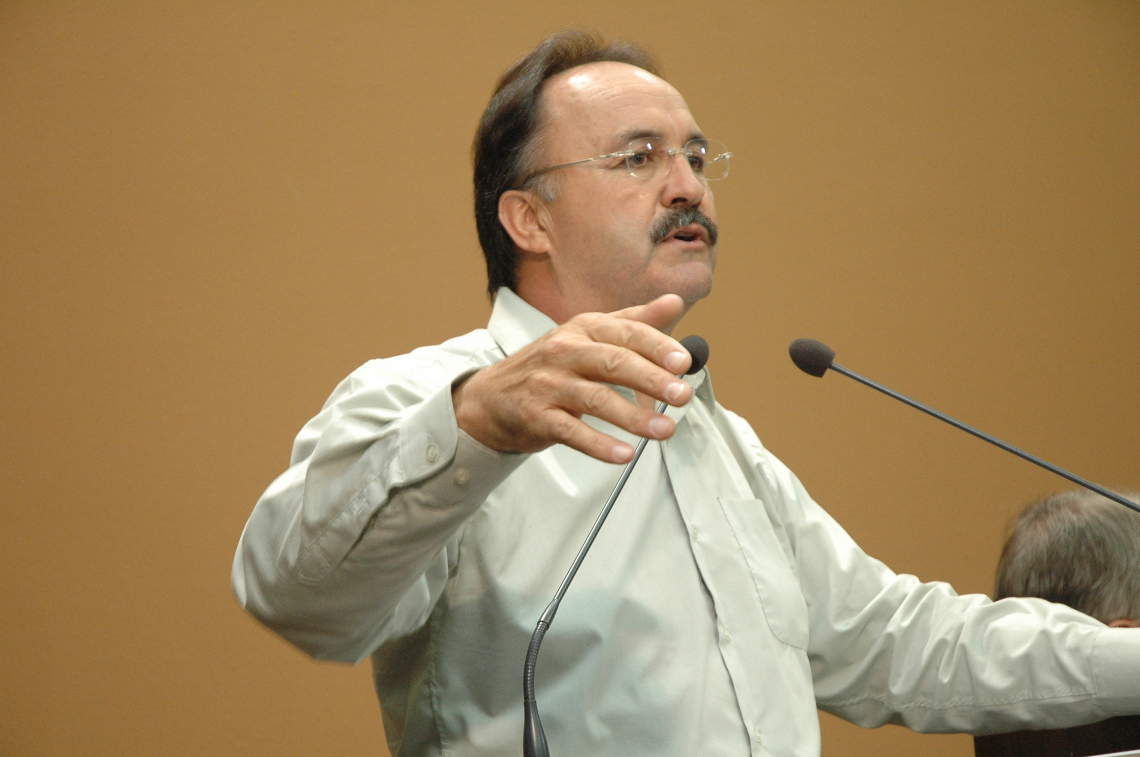 Mauro comenta sobre a participação de Michels em reunião da UAB