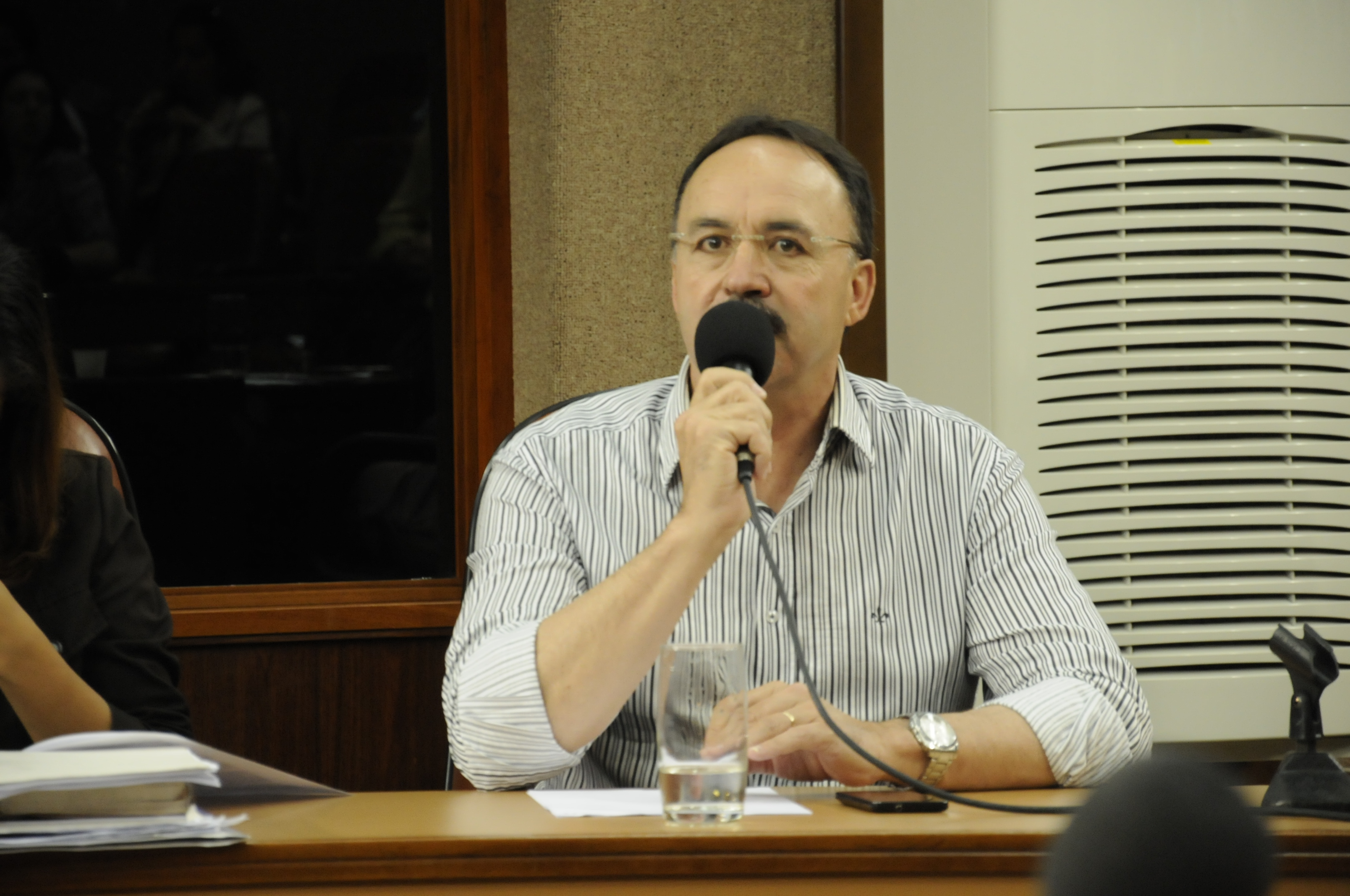 Mauro Pereira prestigia palestra de vice-presidente da GM