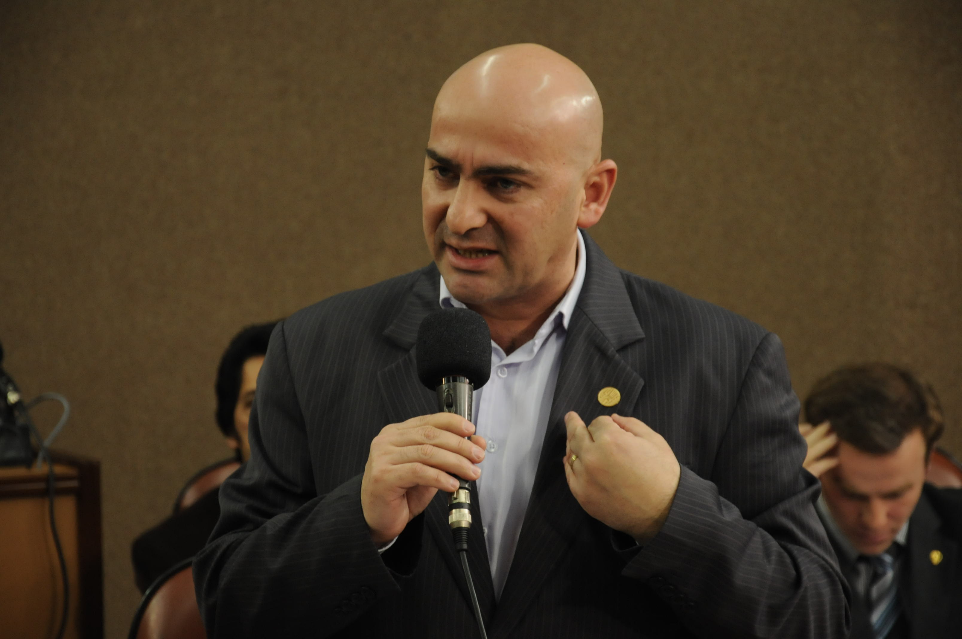 Jaison Barbosa defende a diminuição do recesso legislativo para 30 dias