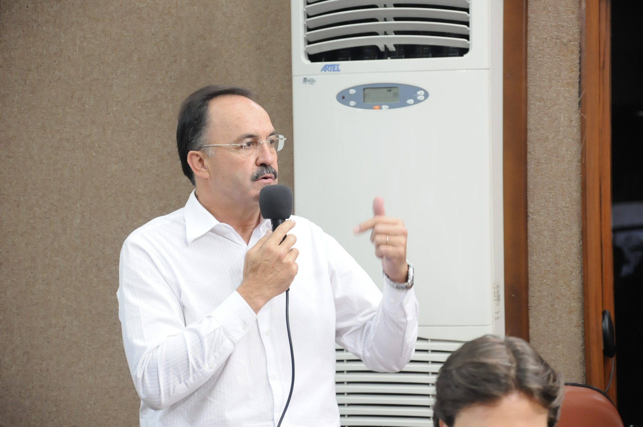 Mauro Pereira elogia nova a central de atendimento do Samae