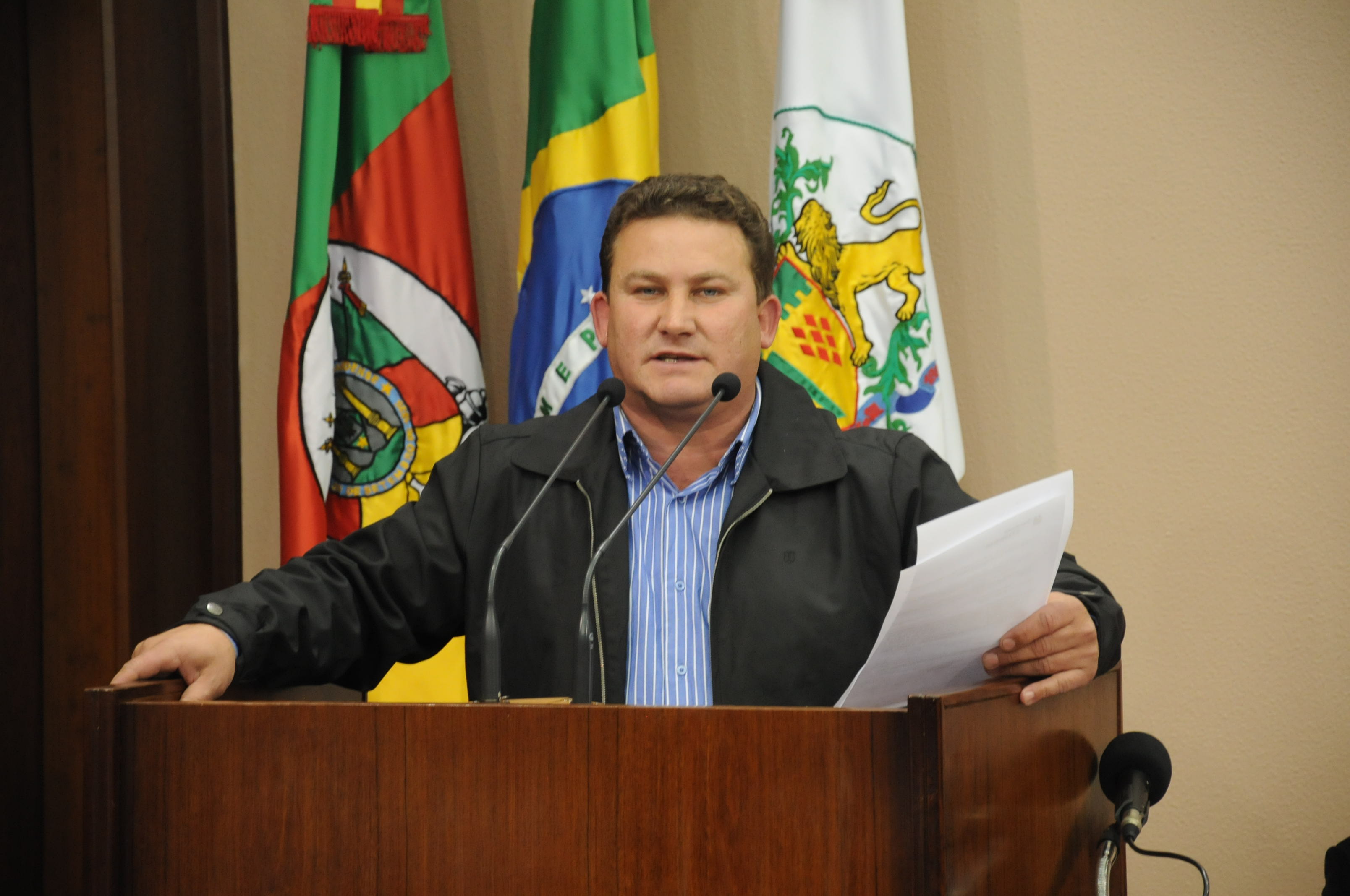 Edi Carlos defende que o município possa licenciar áreas de triagem de caliças