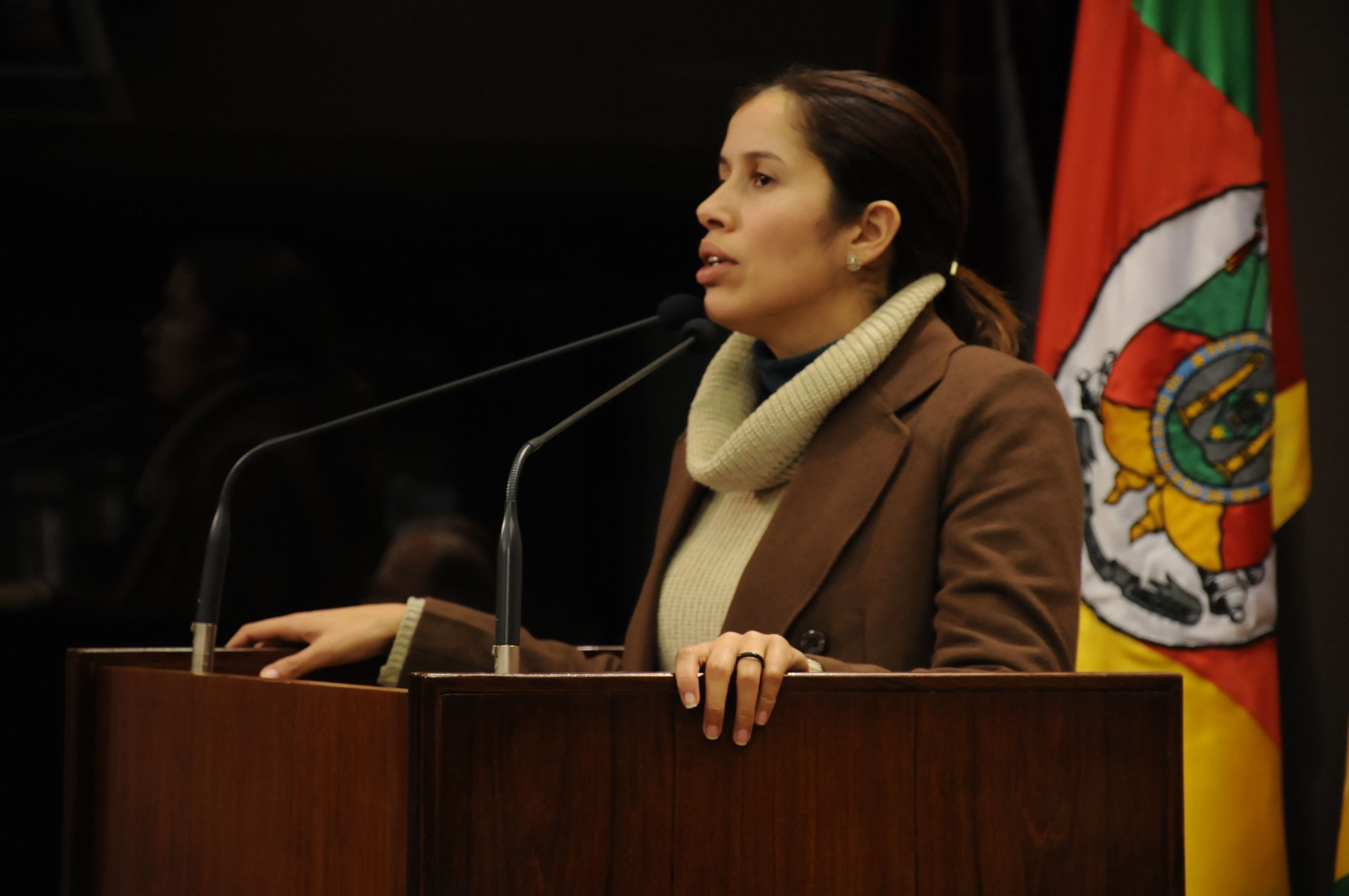 Denise Pessôa apresenta detalhes da reunião com o prefeito sobre os senegaleses