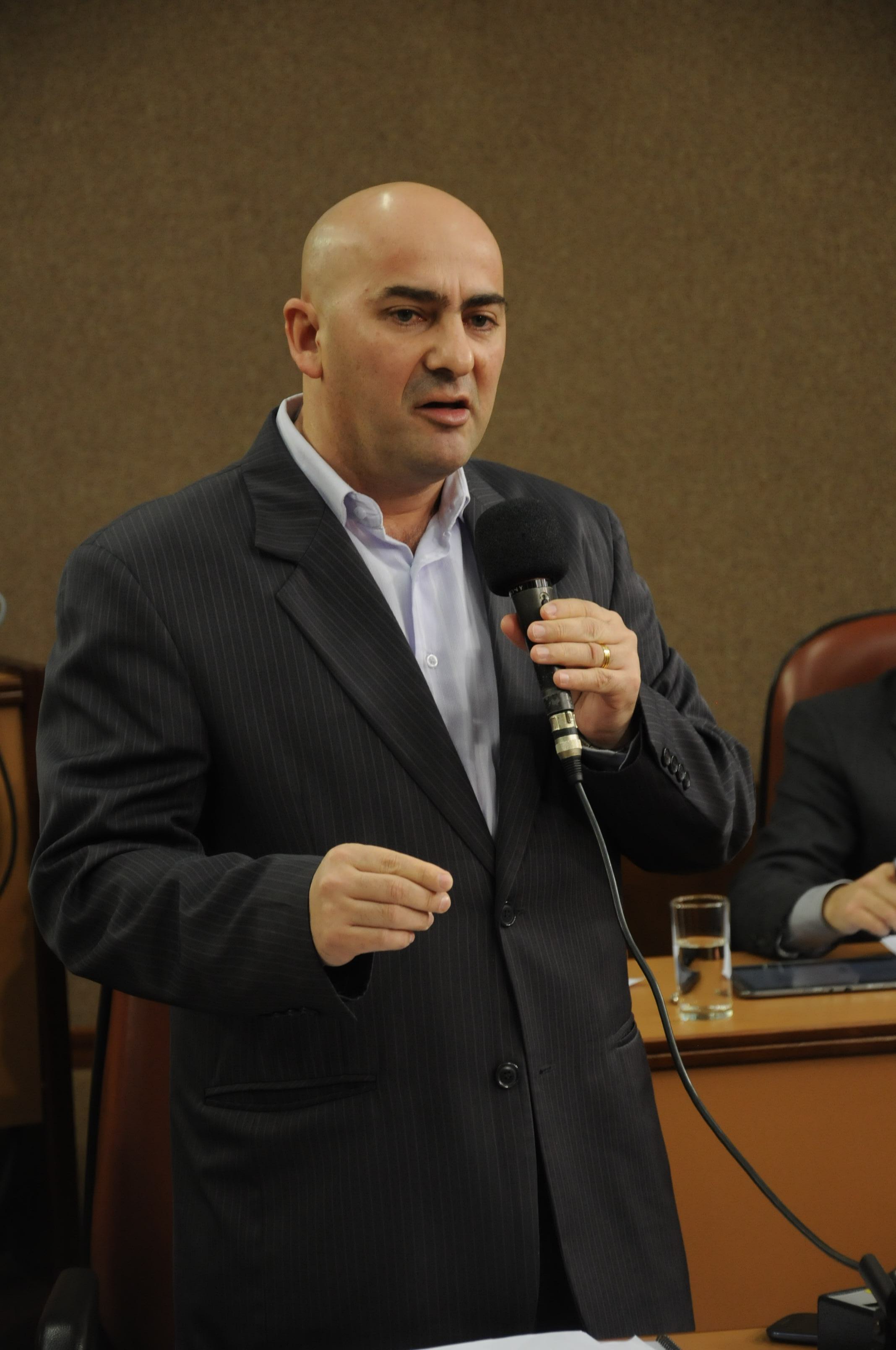 Leia mais sobre Secretária Municipal da Educação se reúne com a comunidade da Tijuca