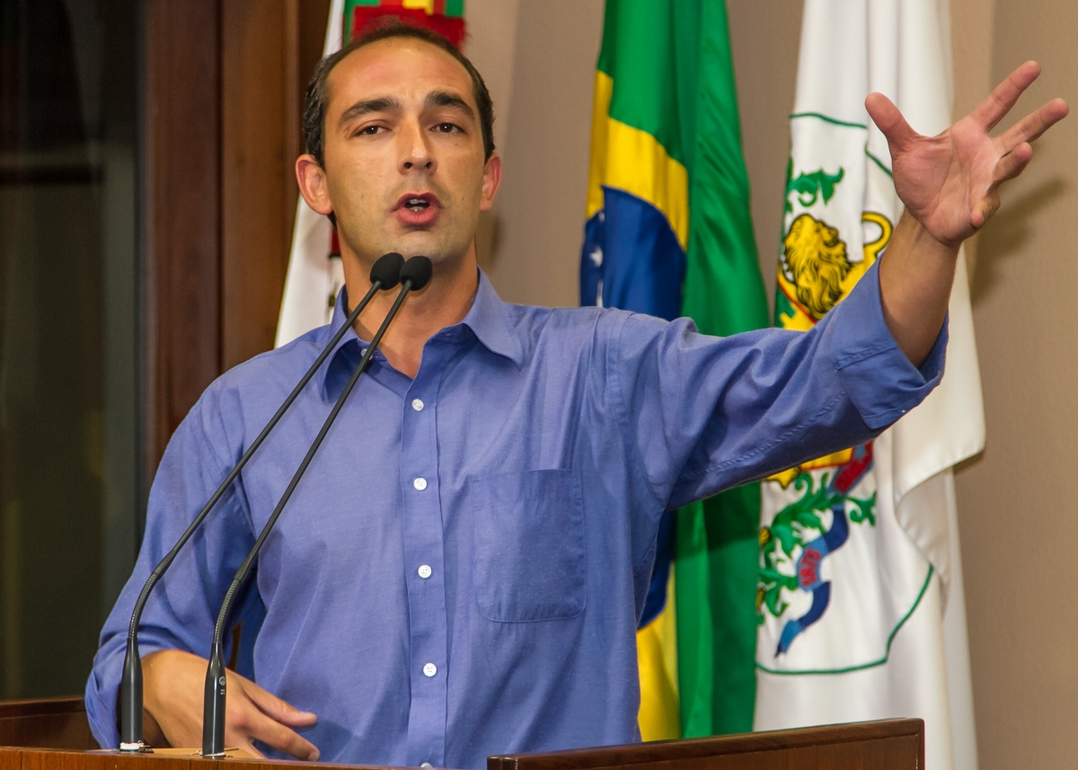 Rodrigo Beltrão questiona o cronograma das obras do SIM Caxias