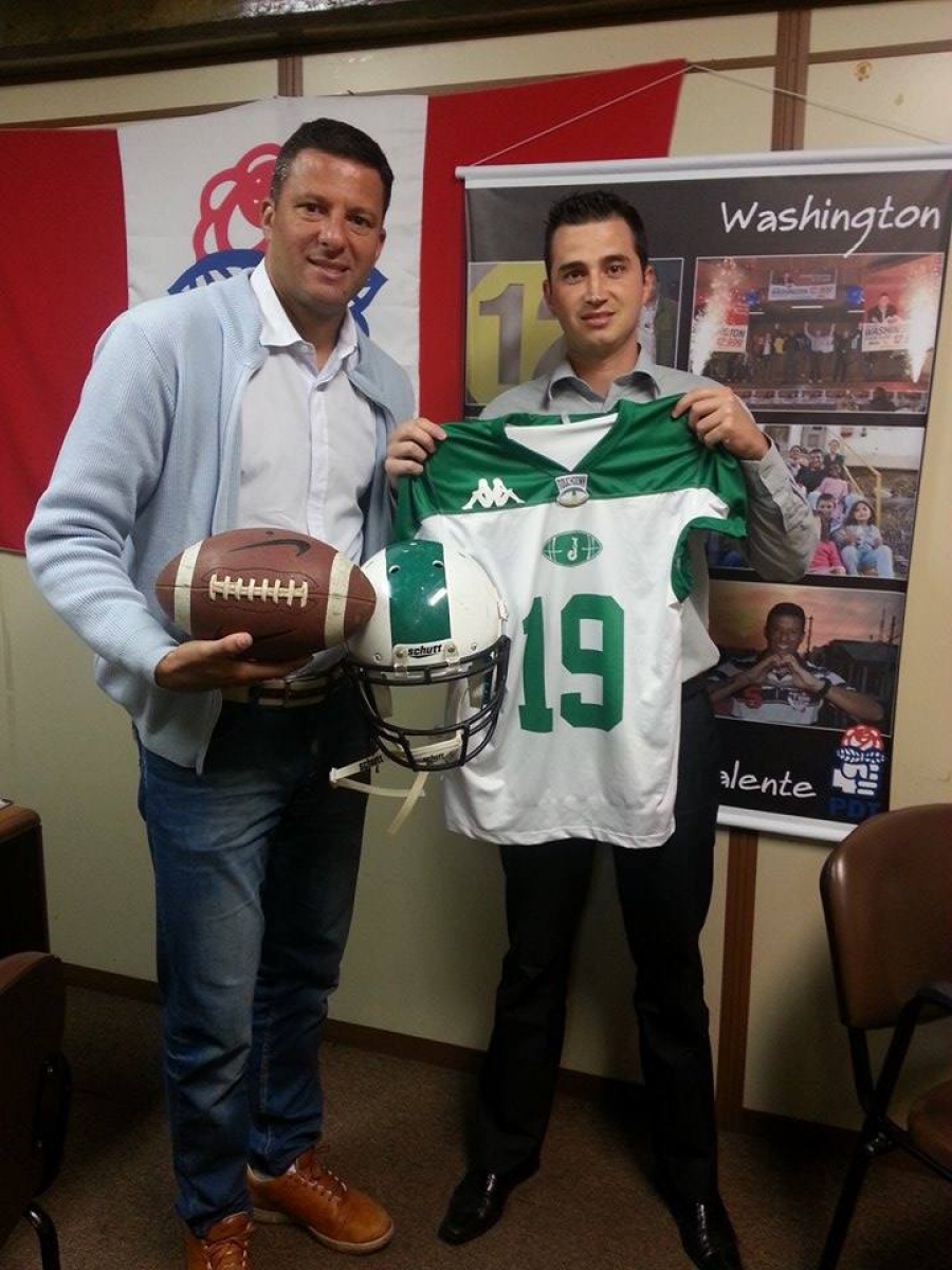 Vereador Washington recebe atleta caxiense convocado para integrar a Seleção Brasileira de Futebol Americano