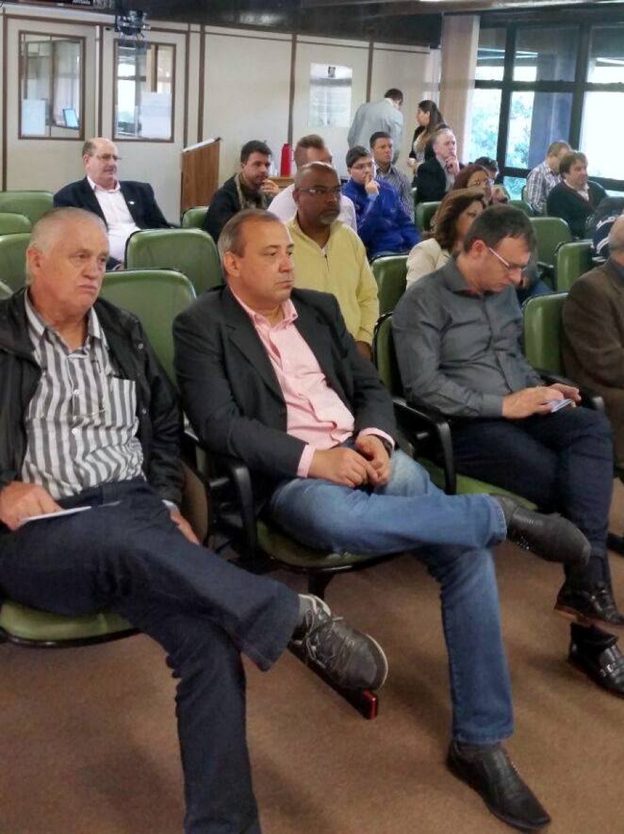 Edson da Rosa participa da reunião extraordinária para discutir os rumos do Aeroporto de Vila Oliva