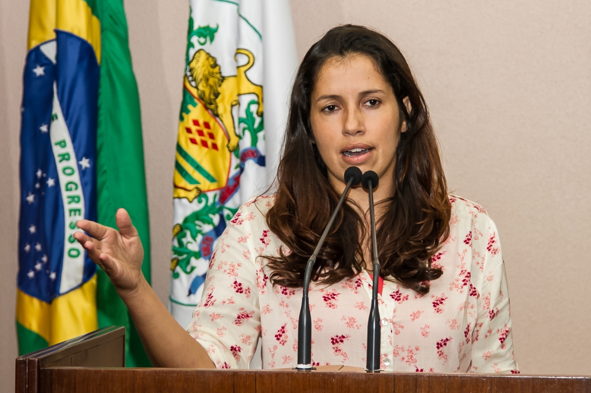 Denise Pessôa defende igualdade de salários entre médicos e dentistas do município