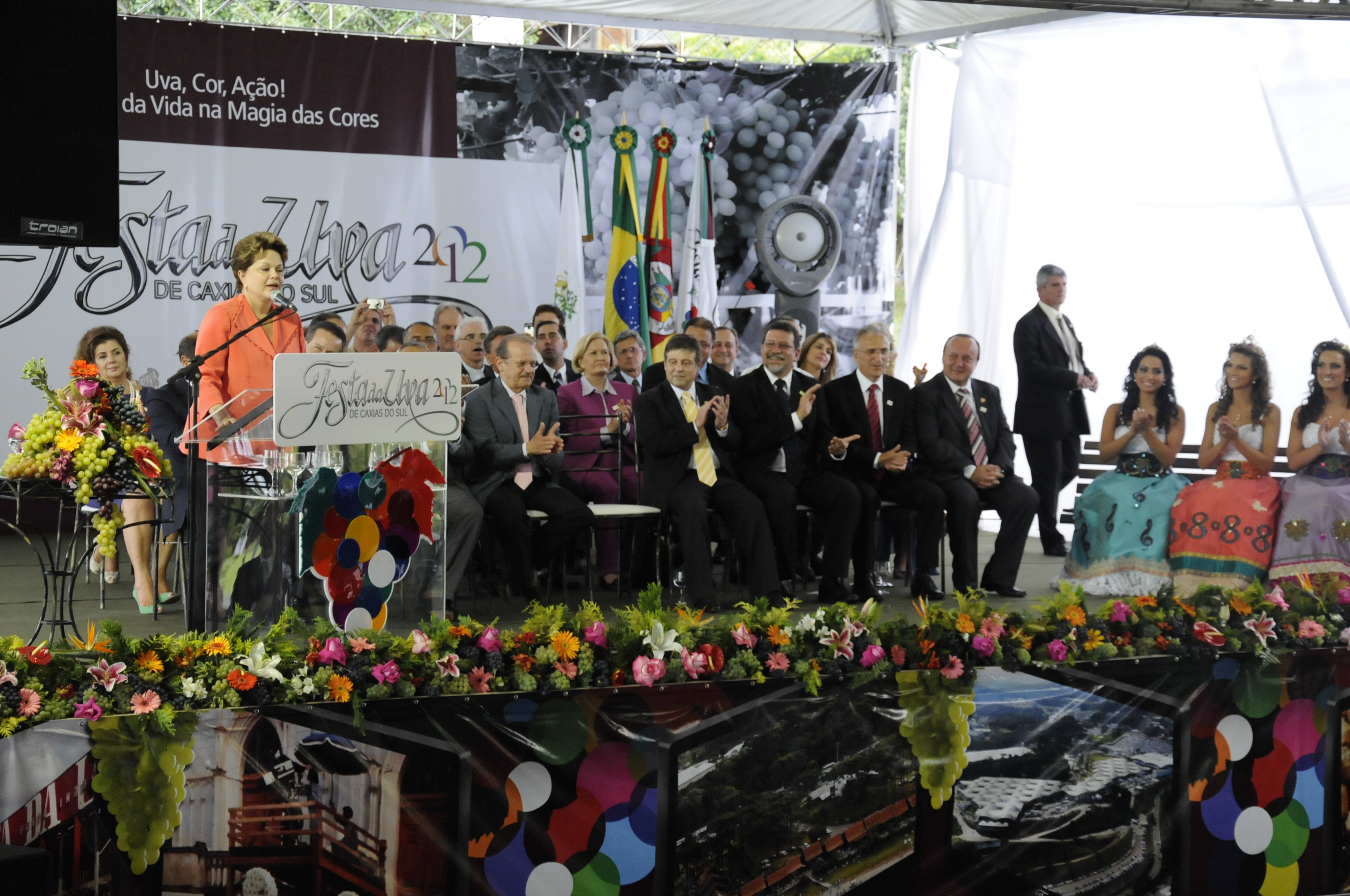 Dilma Rousseff promete estímulo à exportação na abertura da Festa da Uva