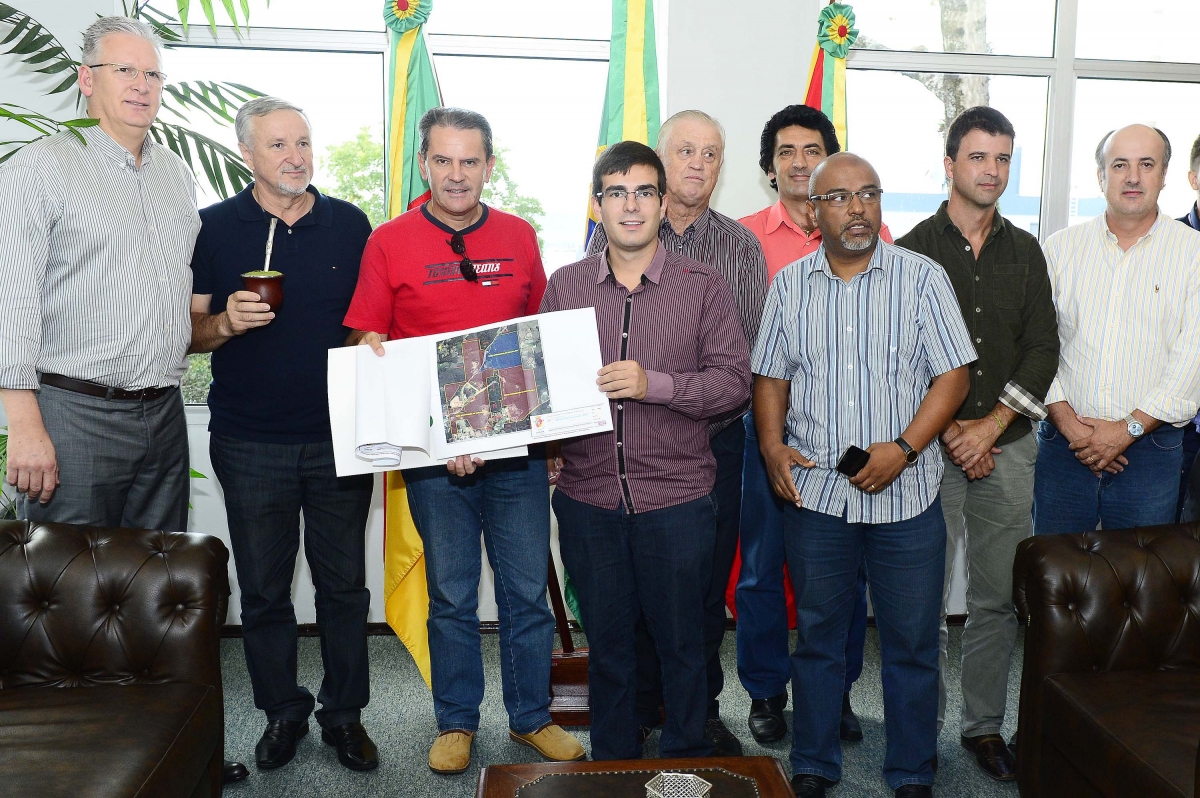 Comissão Pró-Universidade Pública Federal prestigia acordo entre os prefeitos de Caxias do Sul e de Farroupilha