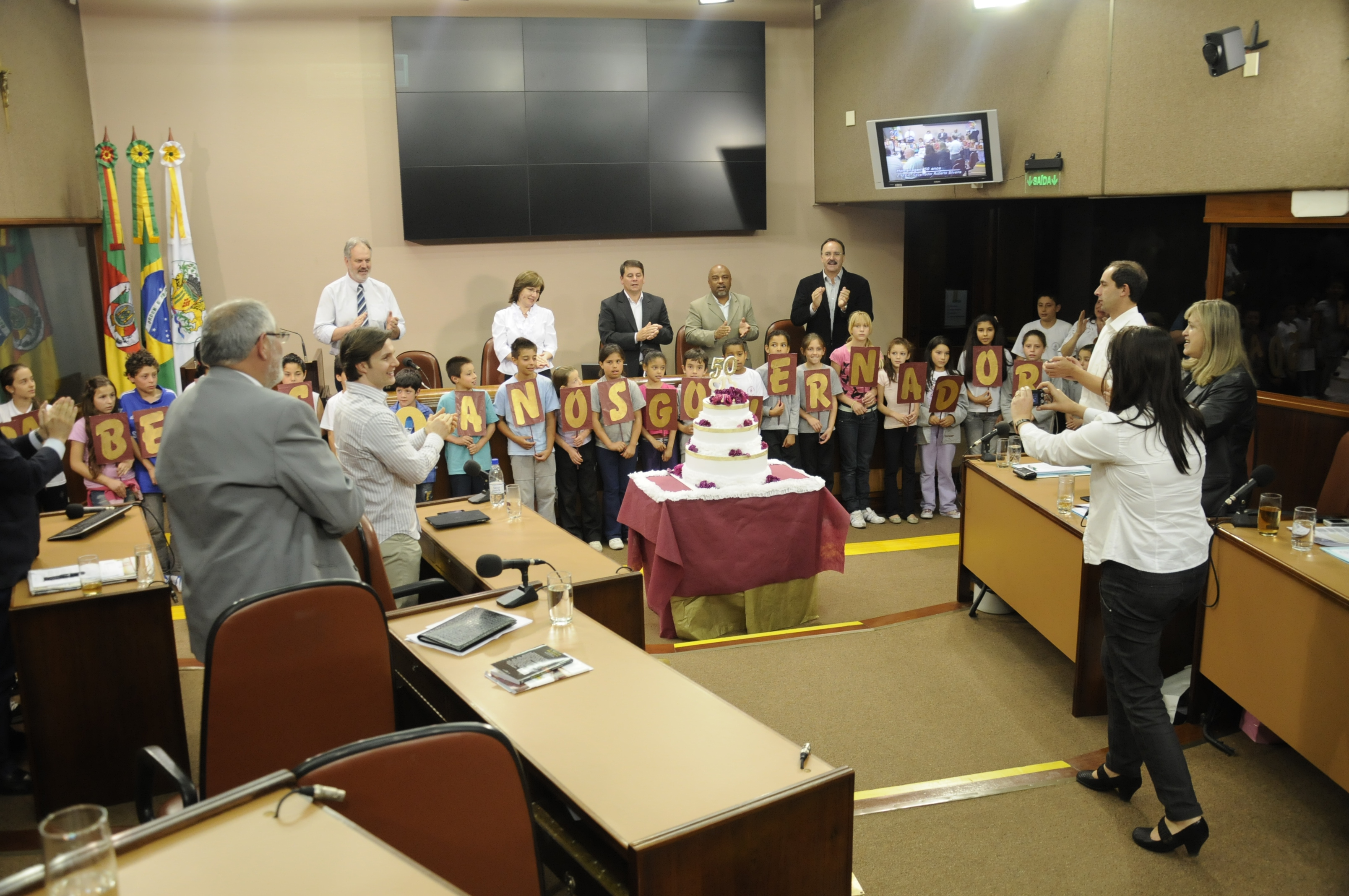 Escola Governador Roberto Silveira recebe homenagem do Legislativo