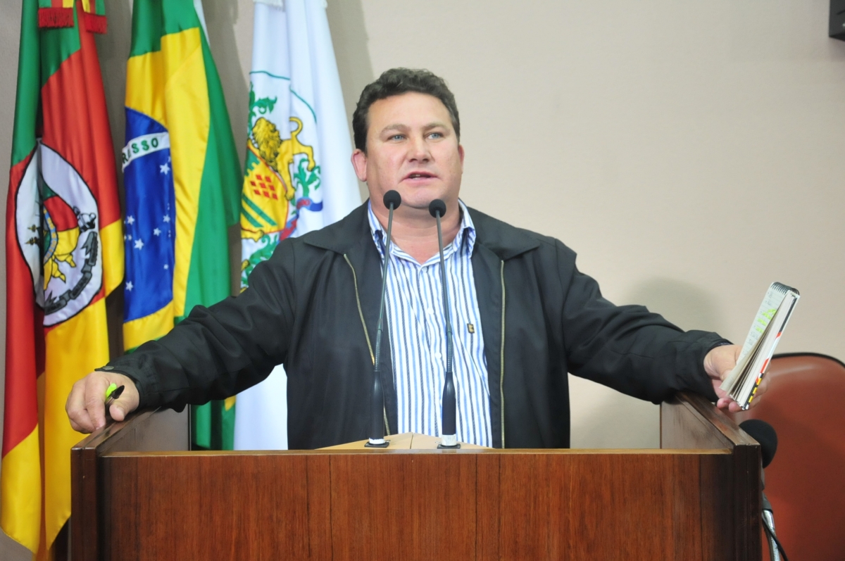 Parlamentar Edi Carlos destaca obras de infraestrutura executadas pela prefeitura