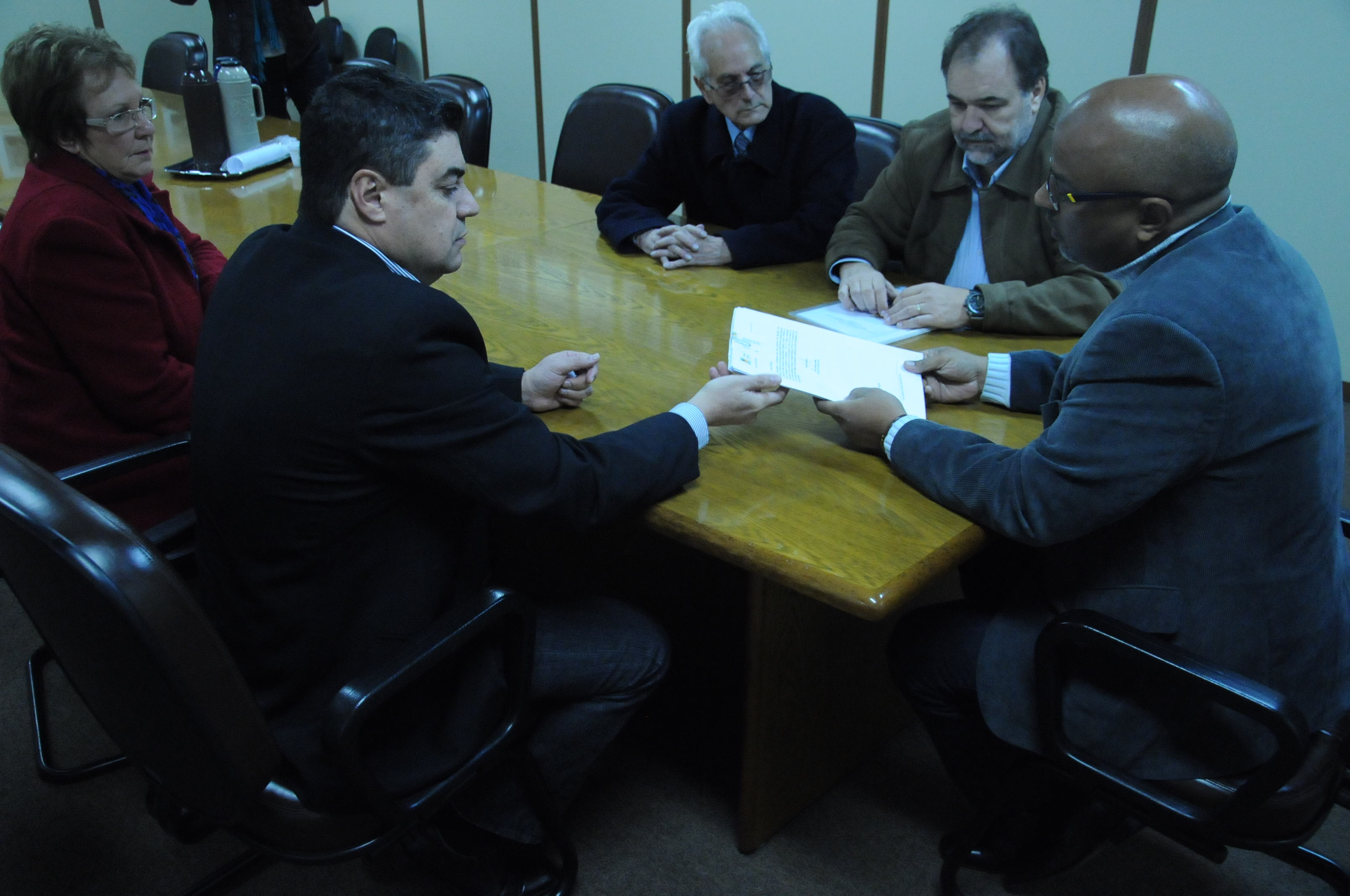 Executivo entrega três projetos de lei à Câmara Municipal