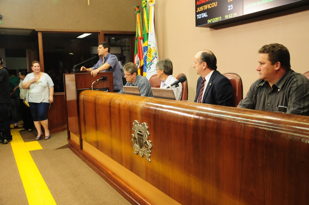 Plenário da Câmara recebe manifestações do Conselho Municipal do Magistério