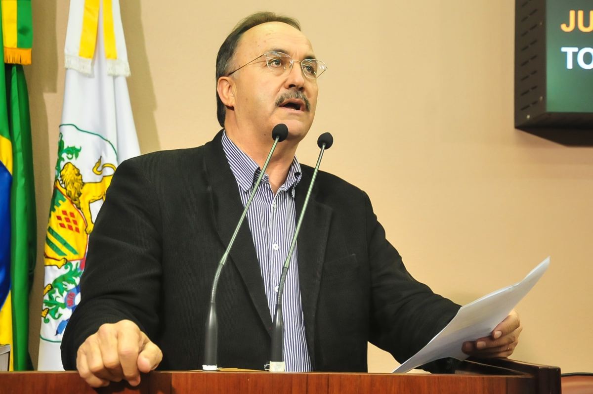 Mauro Pereira destaca as três agraciadas com o Prêmio Servidor Público Cidadão 2014
