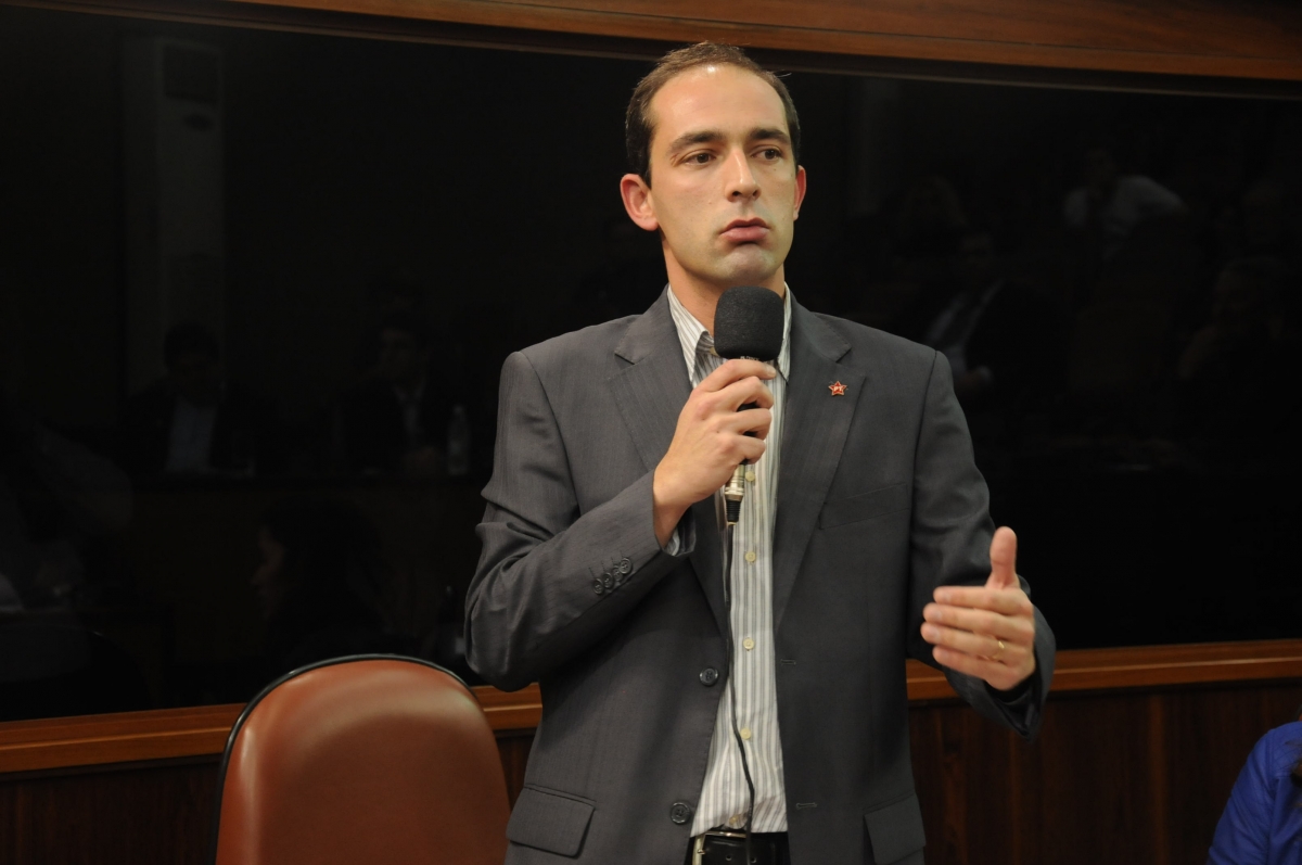 Beltrão retoma críticas ao fato de Feldmann não ter assumido o comando da Prefeitura