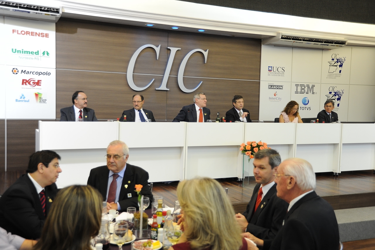Mauro representa Legislativo em reunião almoço da CIC