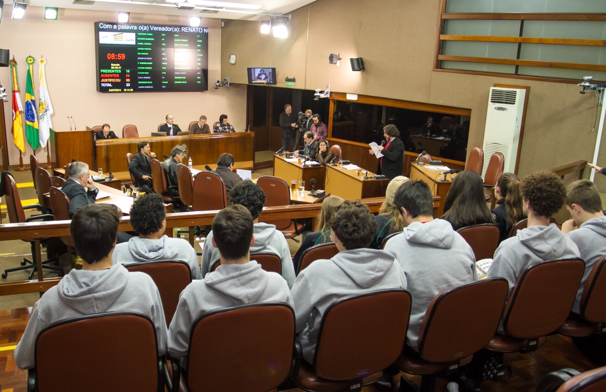 Atletas conhecem o funcionamento do Legislativo caxiense, durante a segunda edição do Câmara Convida