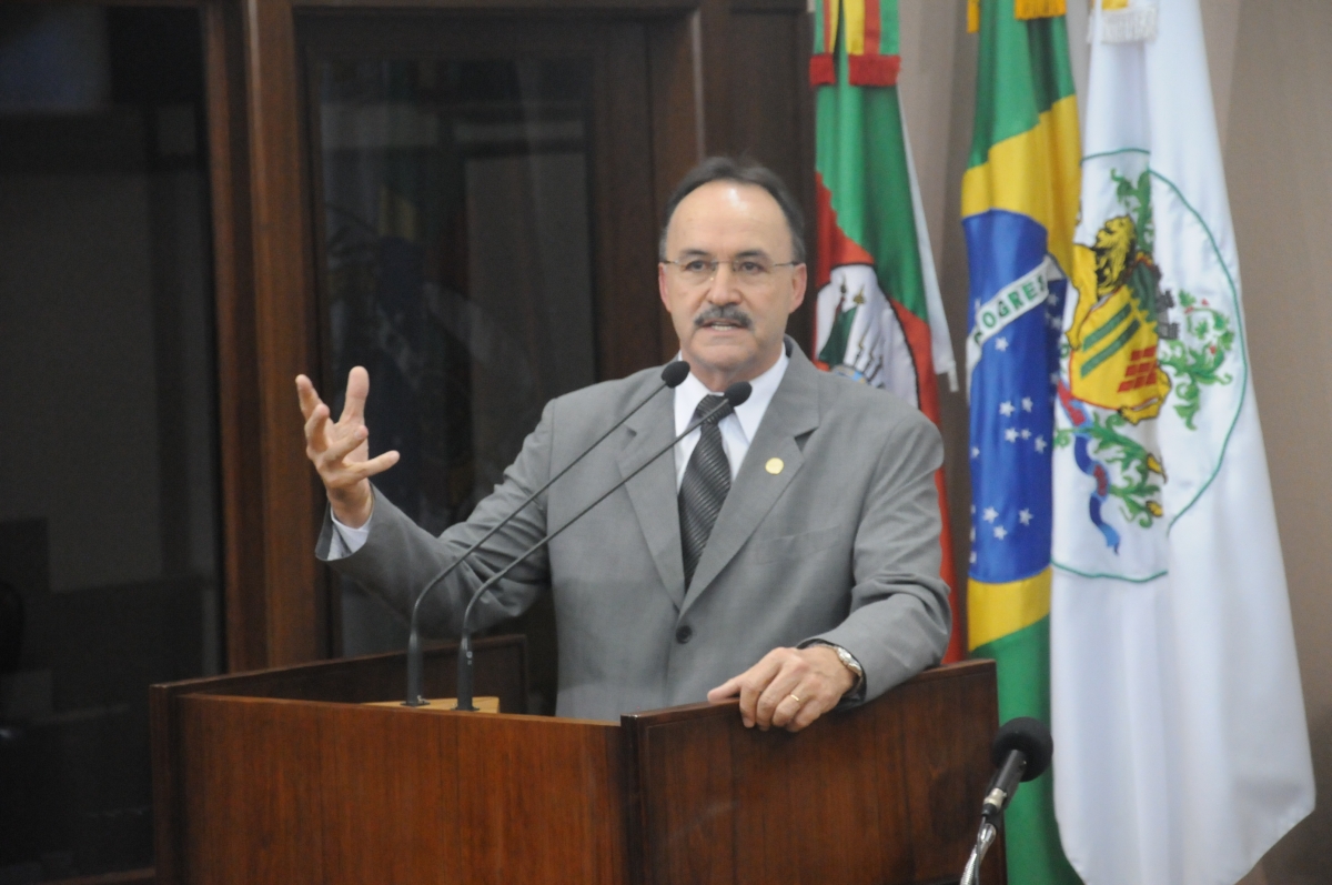 Mauro Pereira comemora os 40 anos de atividade do Sinduscon Caxias