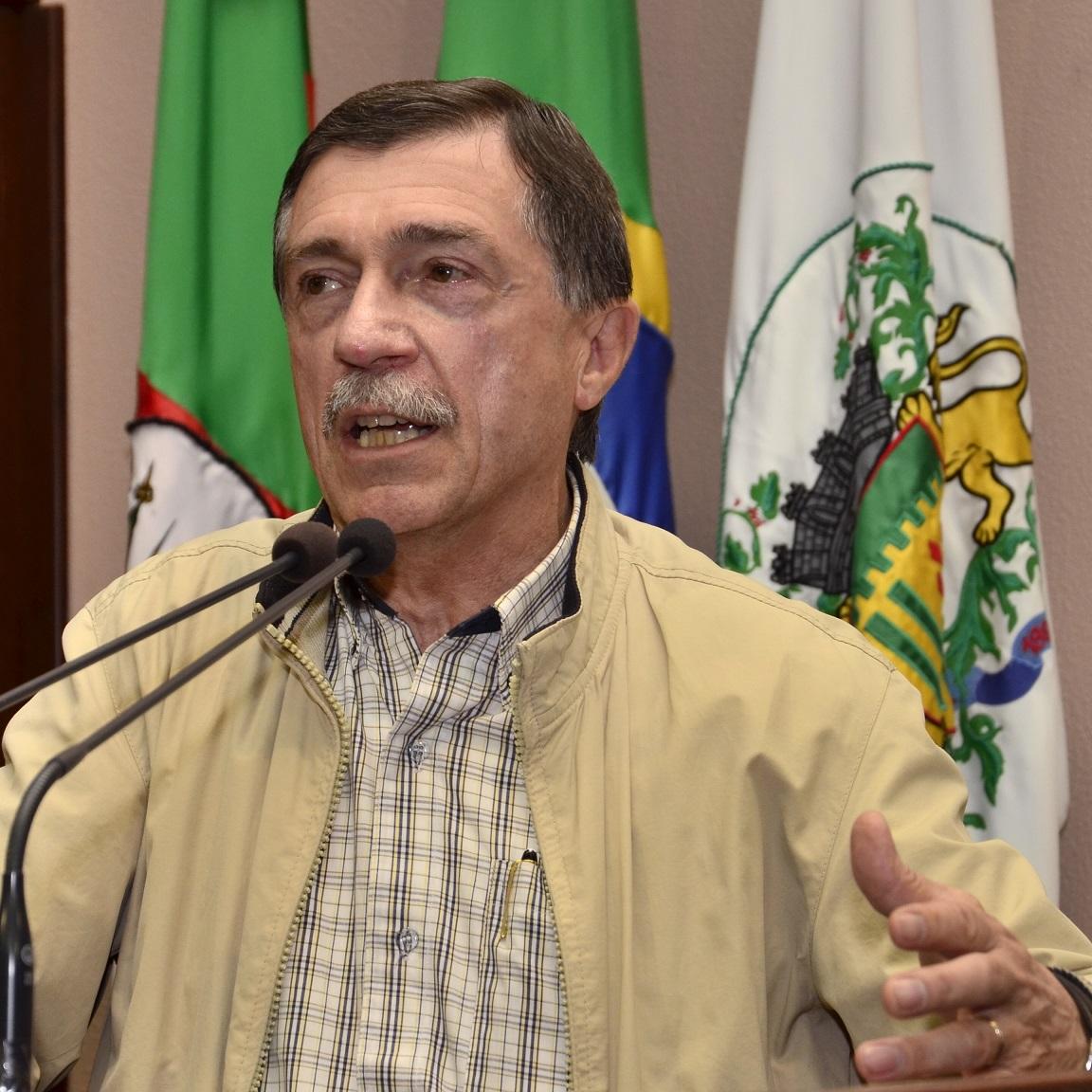 Vereador Adiló Didomenico critica falta de estrutura para os policiais no exercício da função