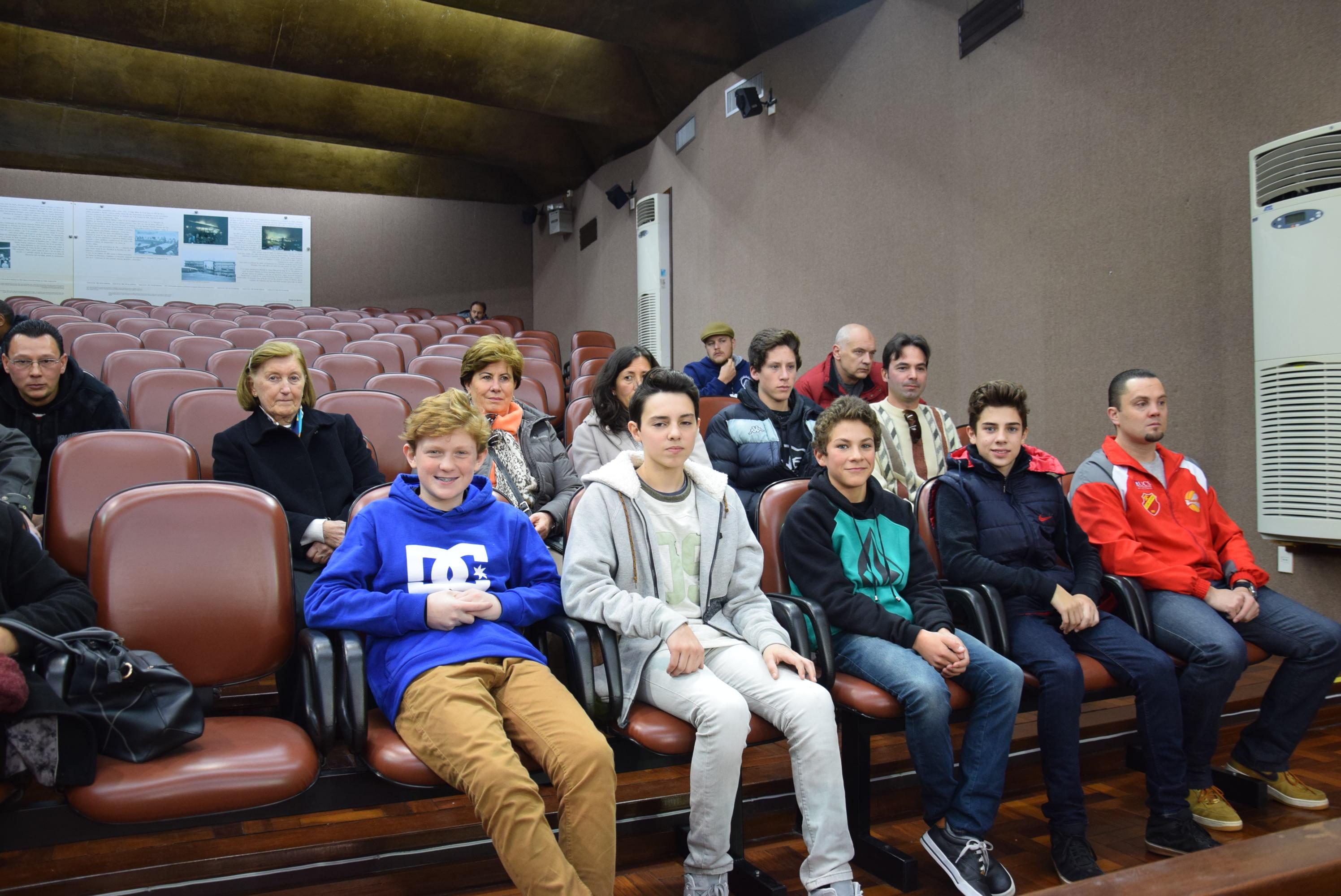 Cinco atletas convocados para a Seleção Gaúcha de Basquete Masculino (sub-13) participam da plenária desta quinta-feira