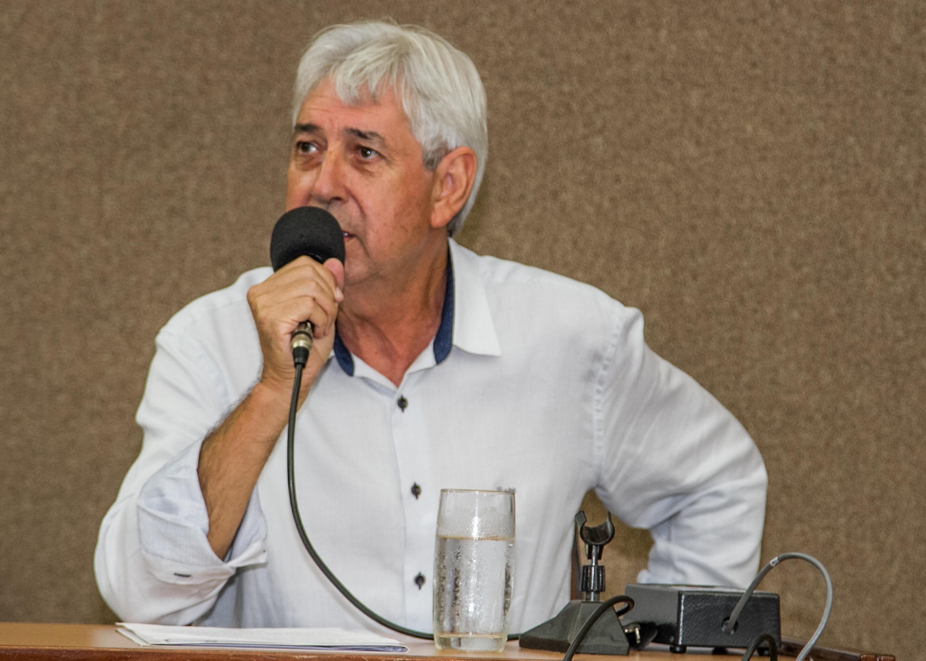 Vereador Adelino Teles defende intervenção viária no Bairro Exposição