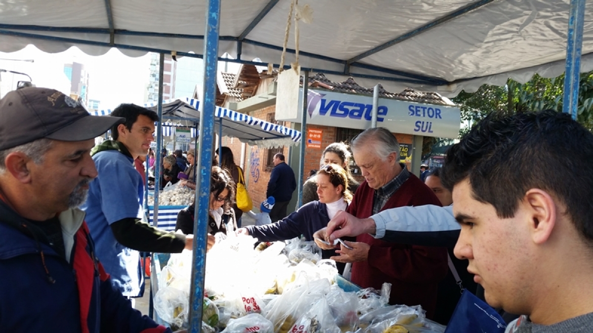 Leia mais sobre Vereador Bampi consulta feirantes e compradores sobre novo local do Ponto de Safra na Rua Moreira César