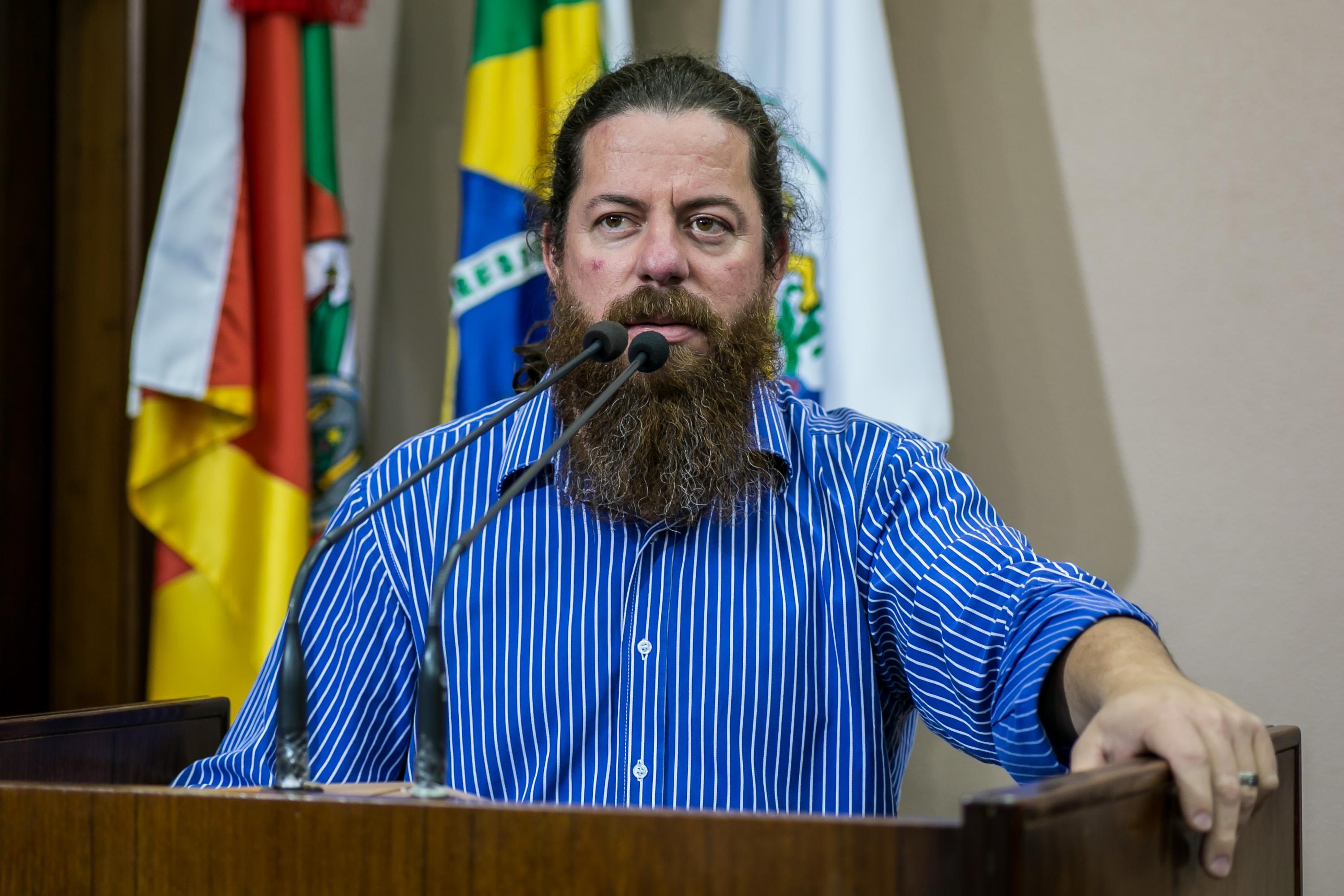 Renato Nunes pede que a prefeitura seja mais tolerante em relação à Lei da Poluição Visual