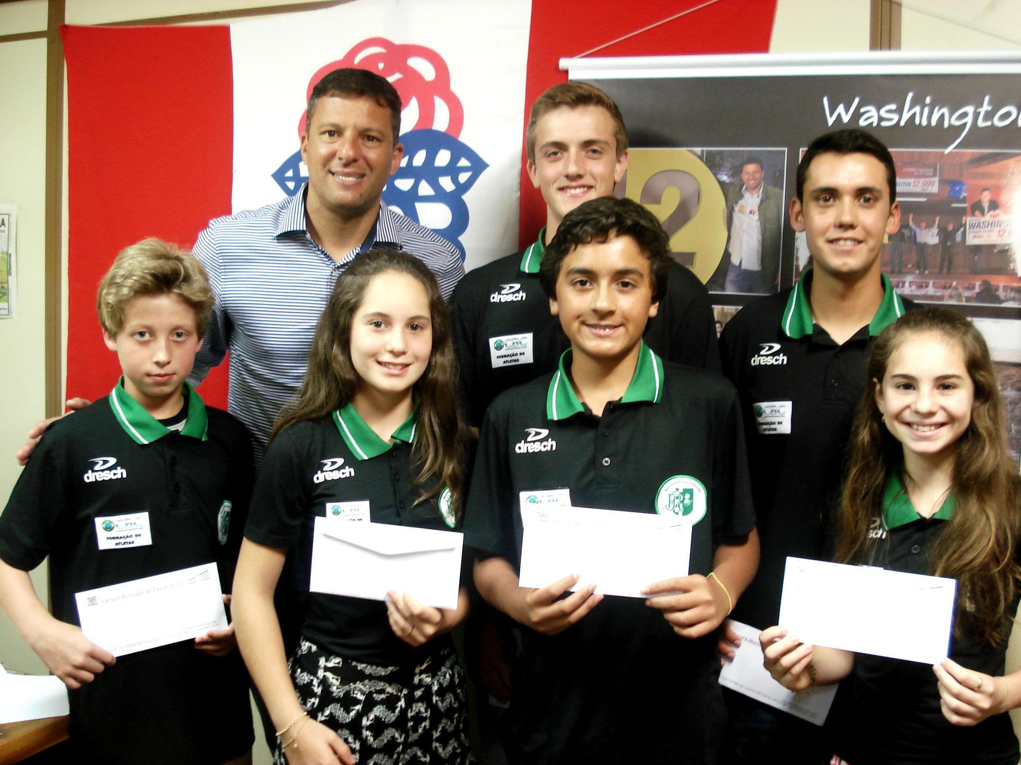 Vereador Washington entrega votos de congratulações aos atletas de Tênis Infantil do RJ