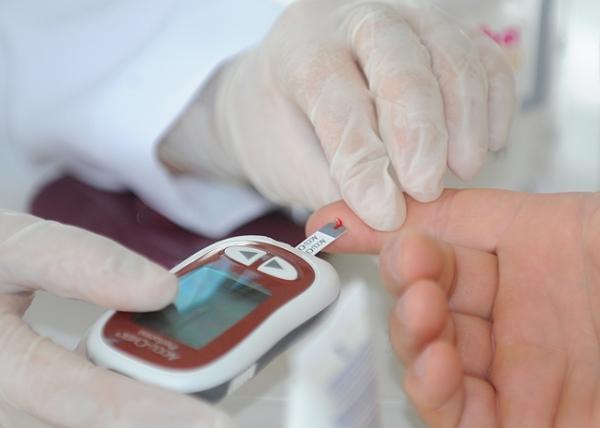 Velocino protocola projeto de lei que sobre prioridade no atendimento de pessoas com diabetes