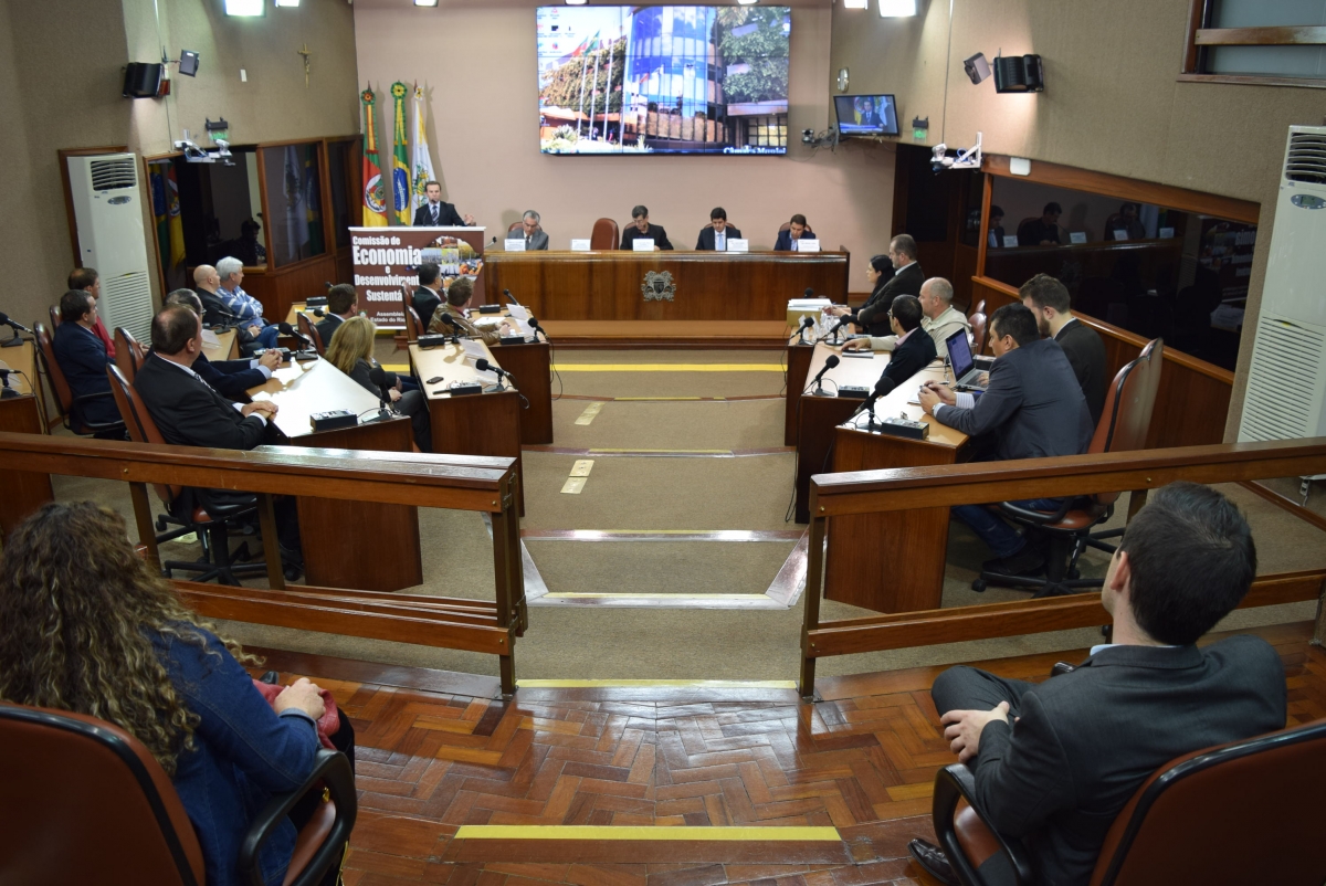 Vereadores caxienses e deputados estaduais debatem caminhos para o desenvolvimento regional da Serra