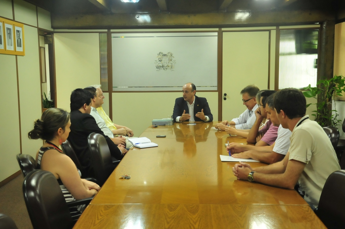 Gustavo Toigo recebe a visita do presidente do Legislativo de Gramado