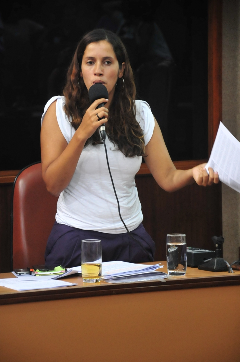 Denise Pessôa mostra preocupação com estudantes do município