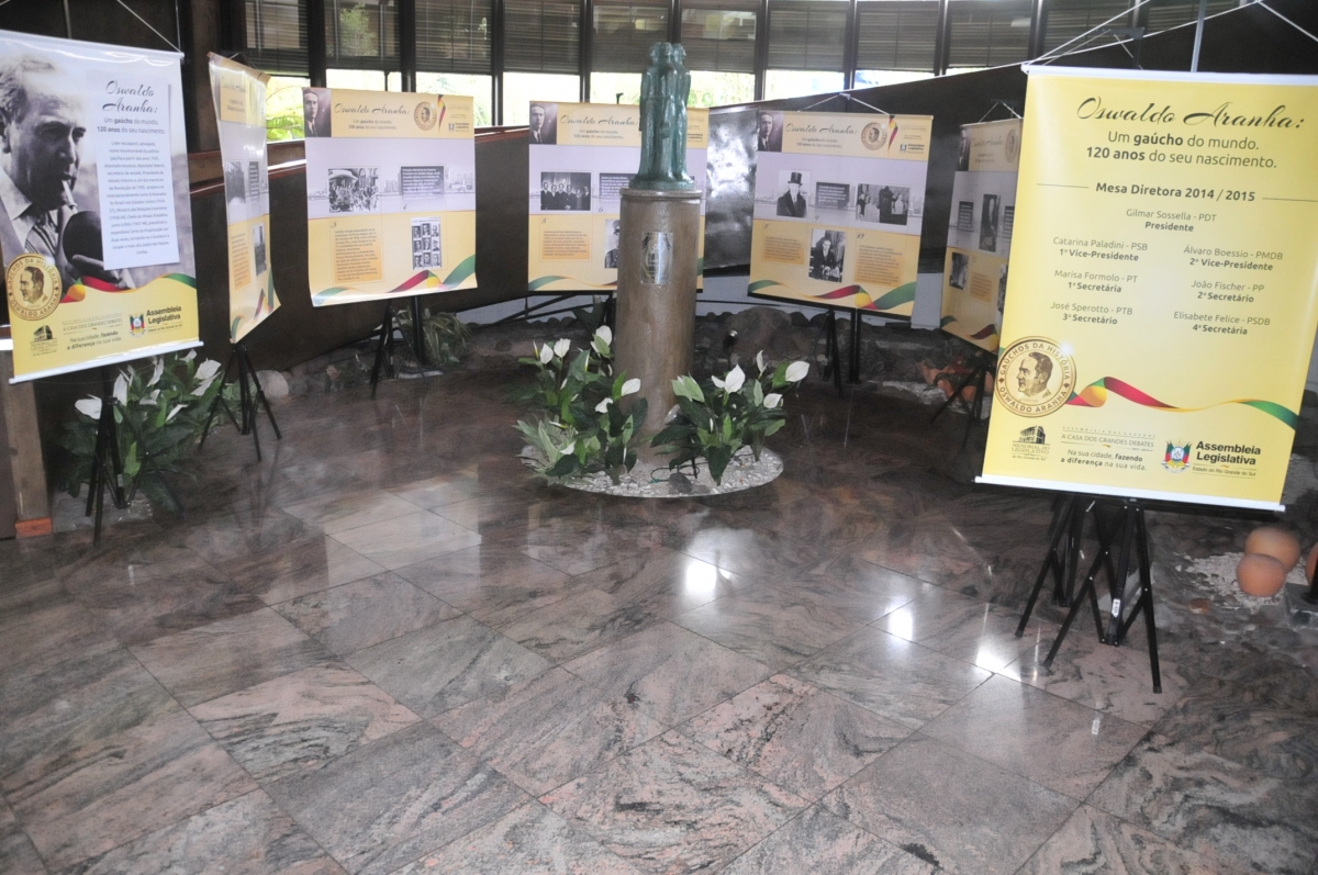 Leia mais sobre Legislativo caxiense sedia a exposição "Oswaldo Aranha: Um Gaúcho do Mundo"