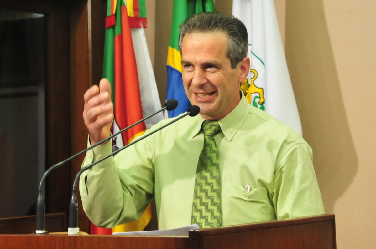 Parlamentar Toni Andreis pede auxílio dos vereadores na defesa da liberdade de crença religiosa