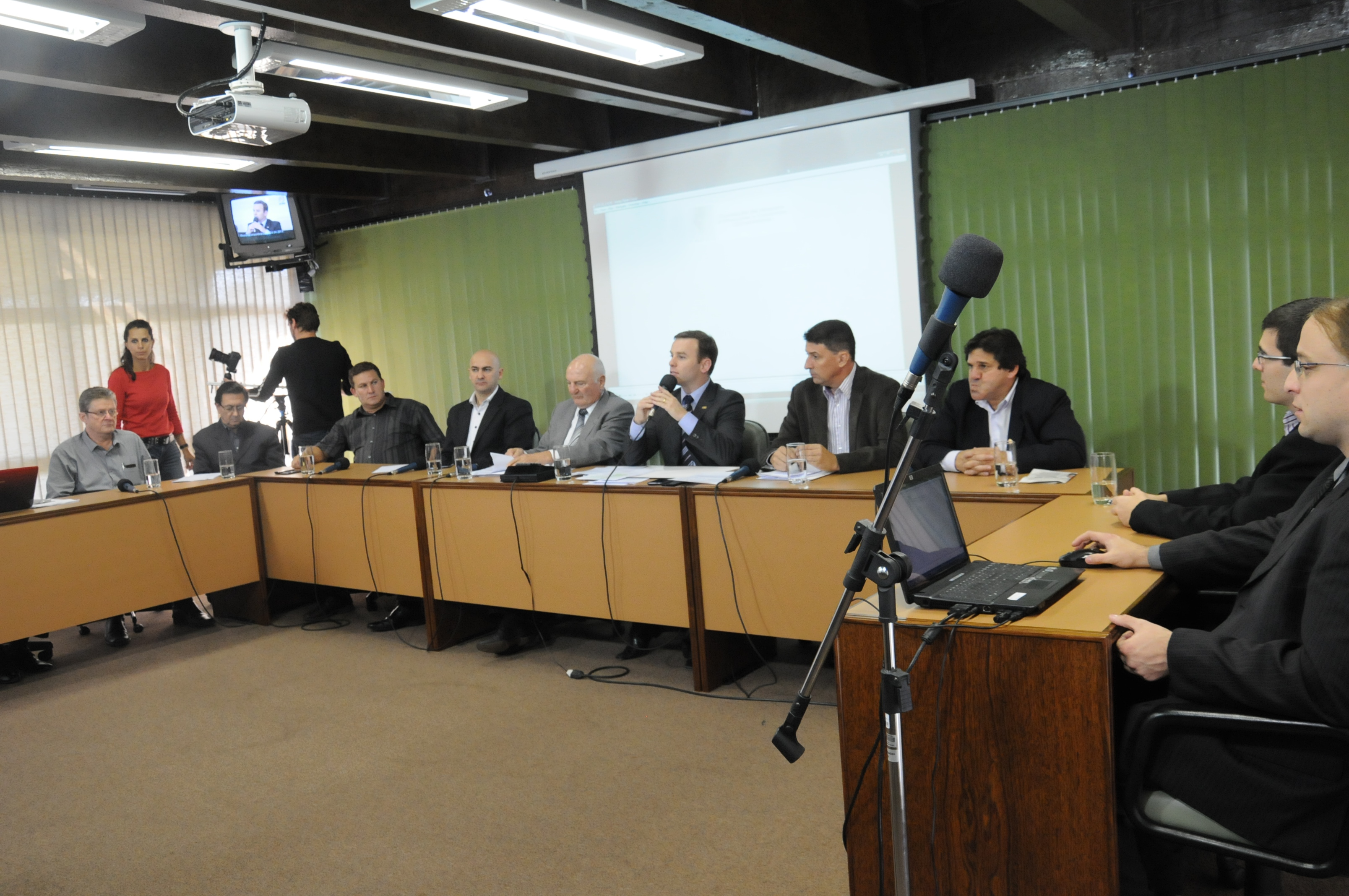 Leia mais sobre Comissão de Desenvolvimento Econômico debate sobre o projeto do Trem Regional