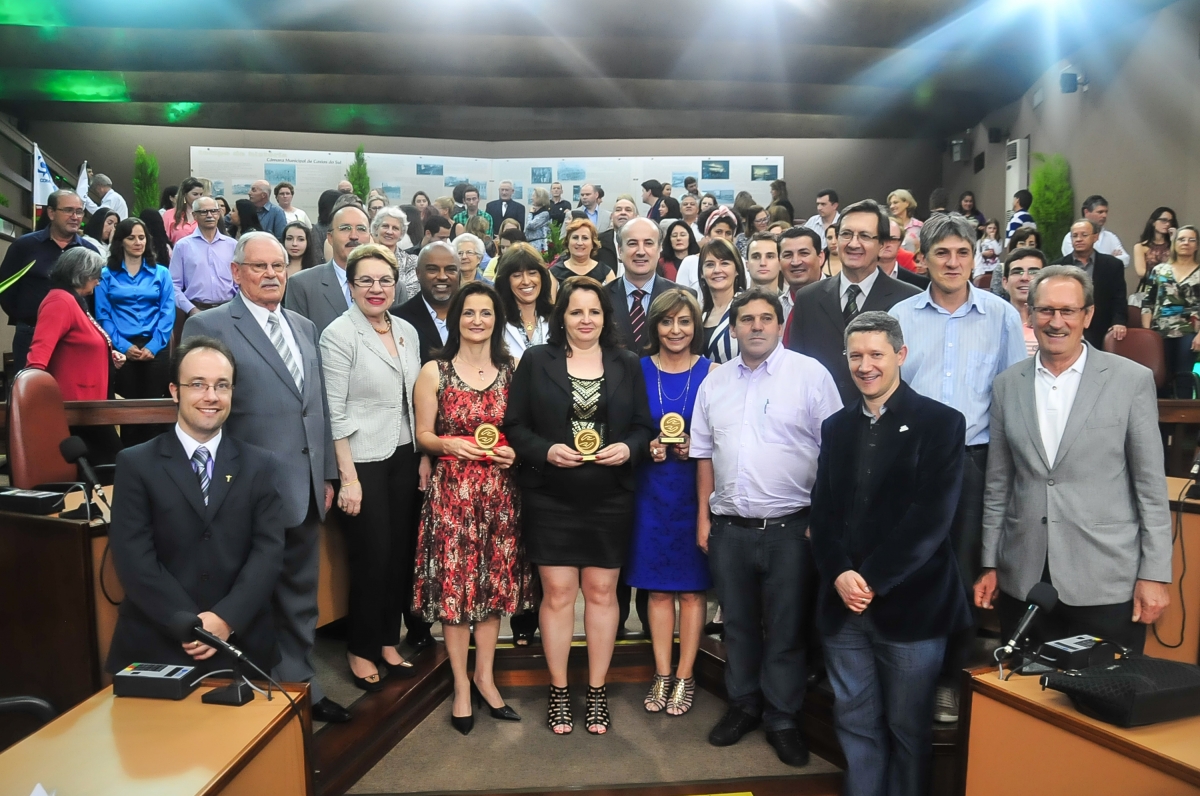 Leia mais sobre Prêmio Servidor Público Cidadão 2014 é entregue para três servidoras do município